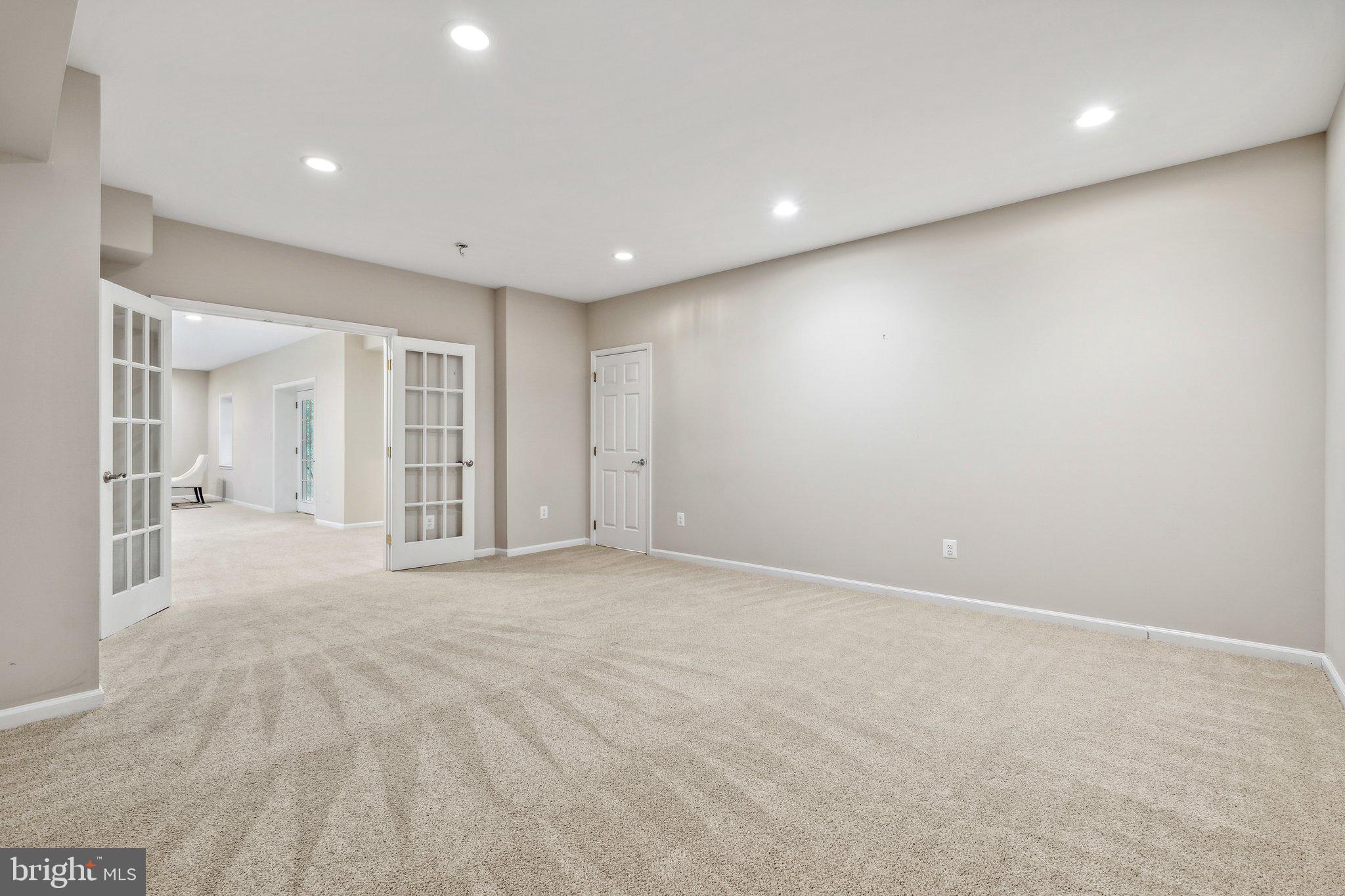 GRAND HAMPTONS II - Residential