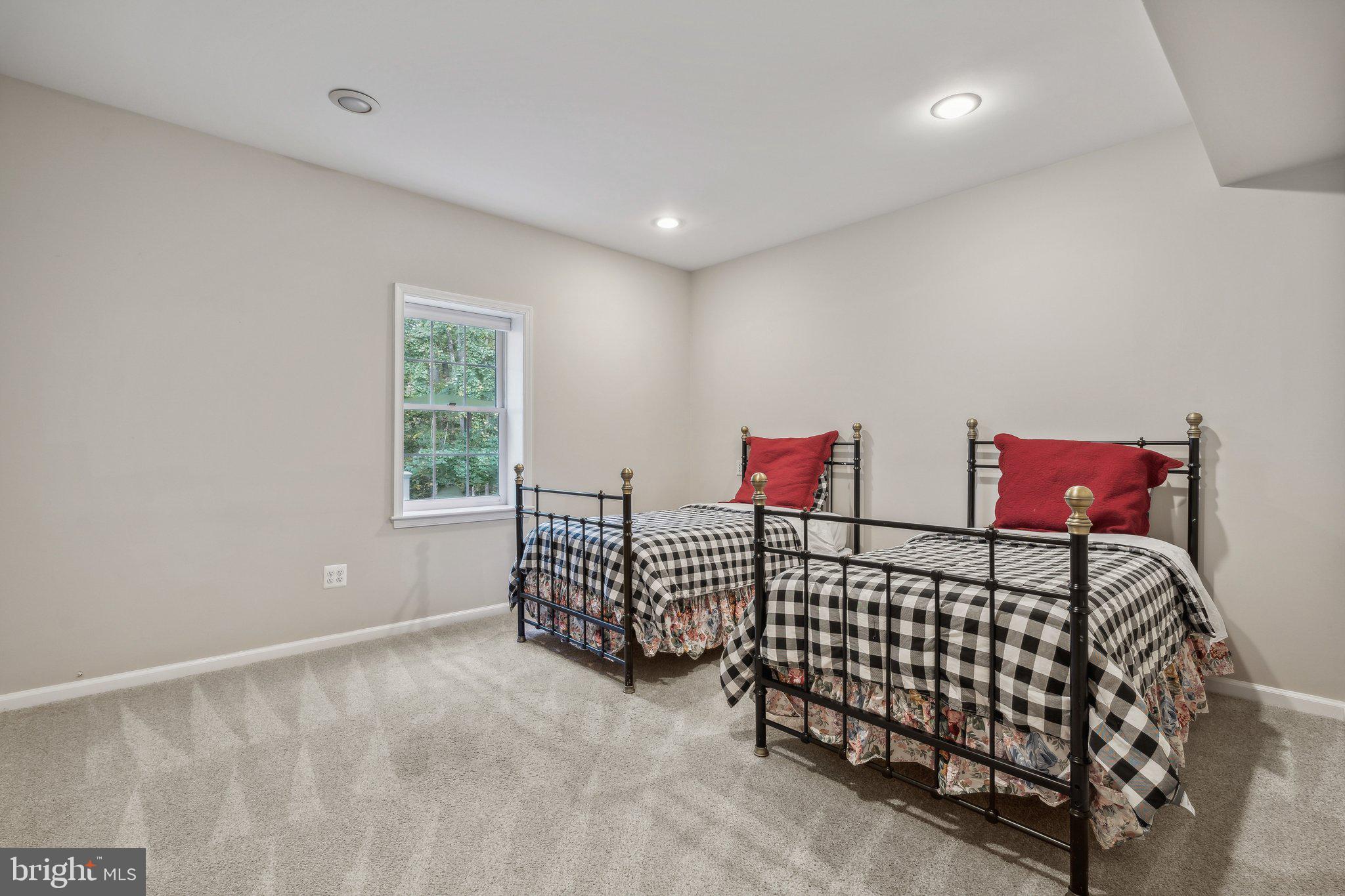 GRAND HAMPTONS II - Residential