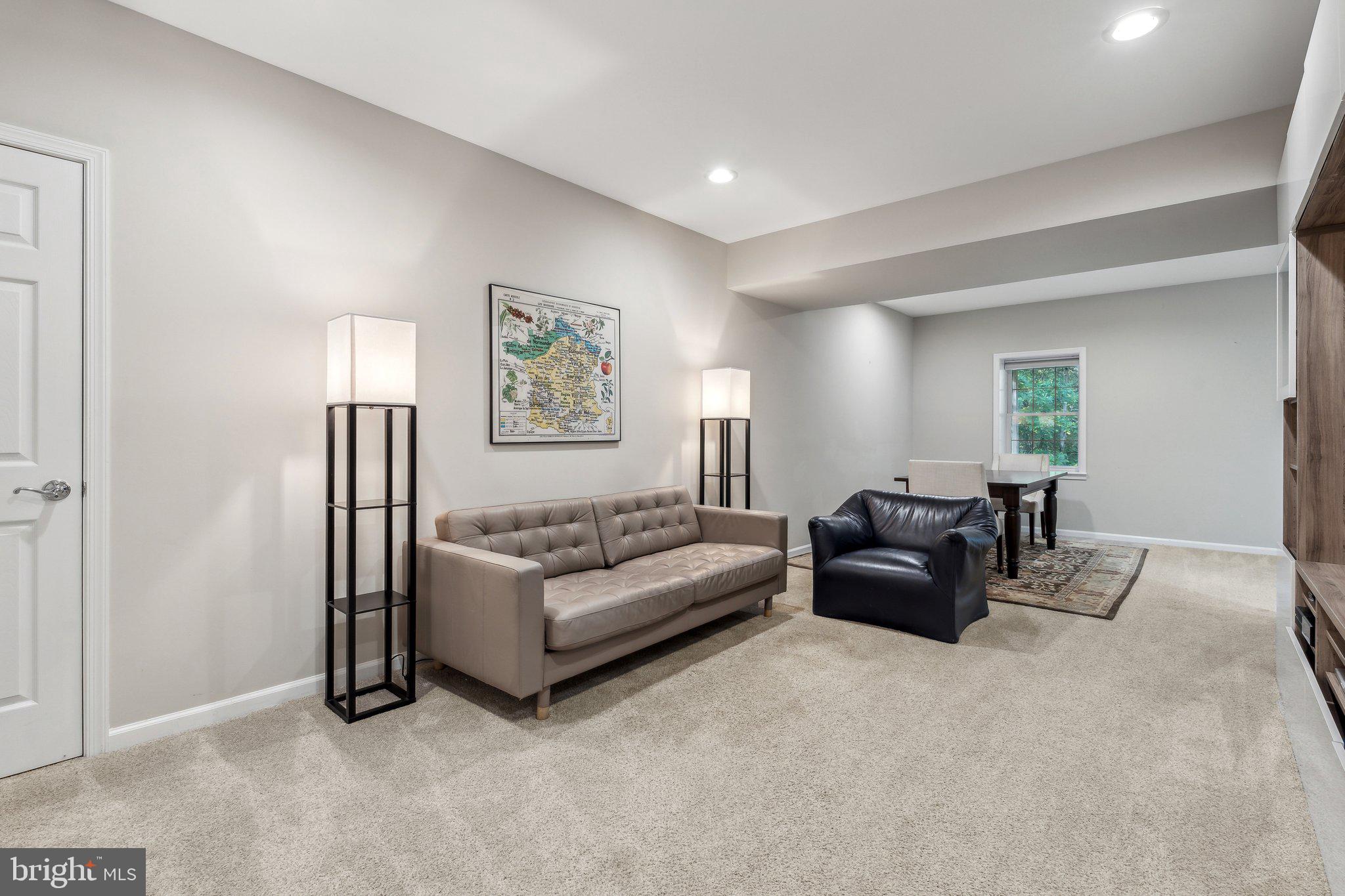 GRAND HAMPTONS II - Residential