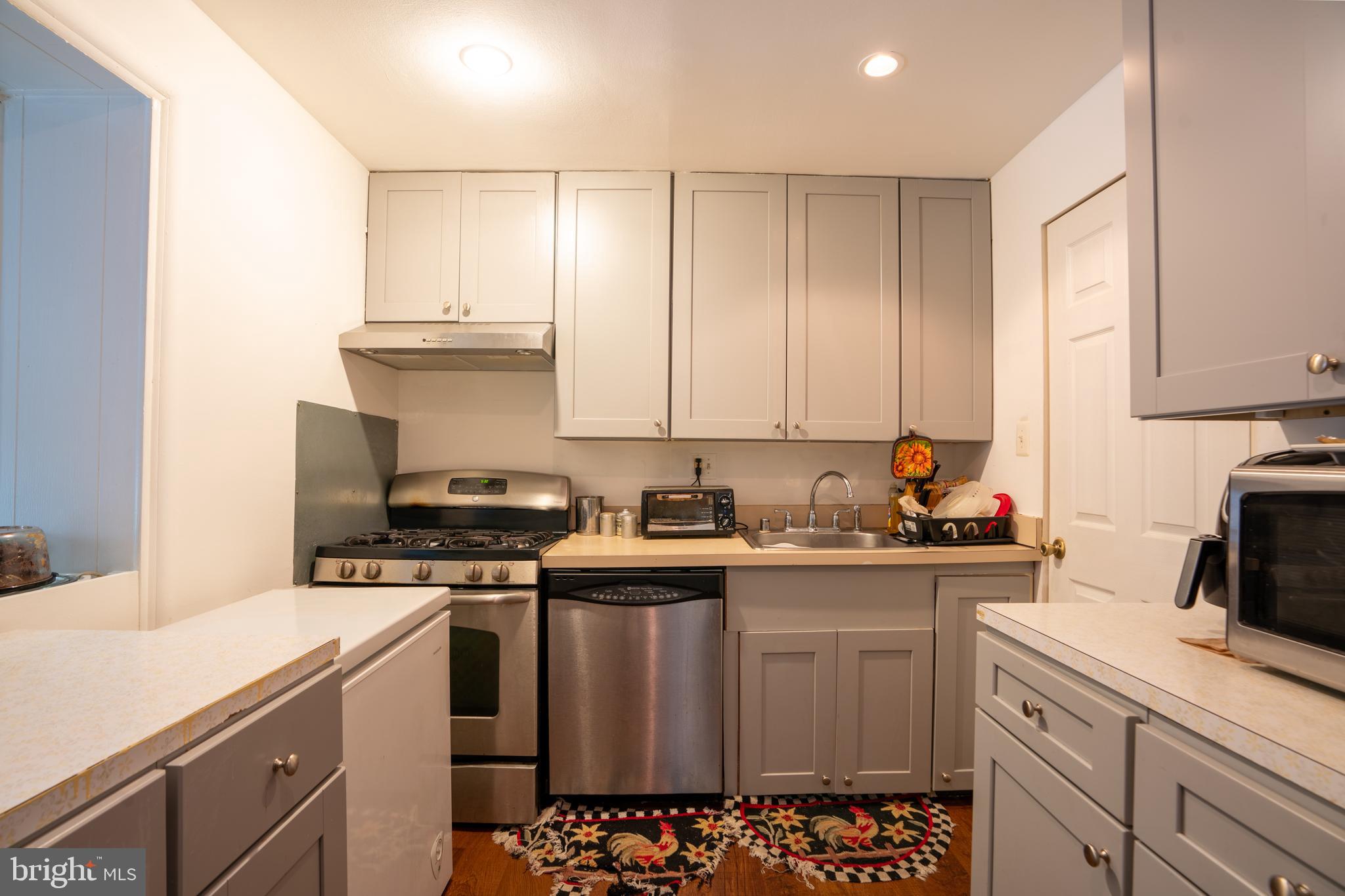 GREENWOOD KNOLLS - Residential