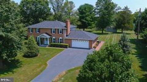 Photo of 2611 Alvey Drive, HAYMARKET, VA 20169 (MLS # VAPW2120734)