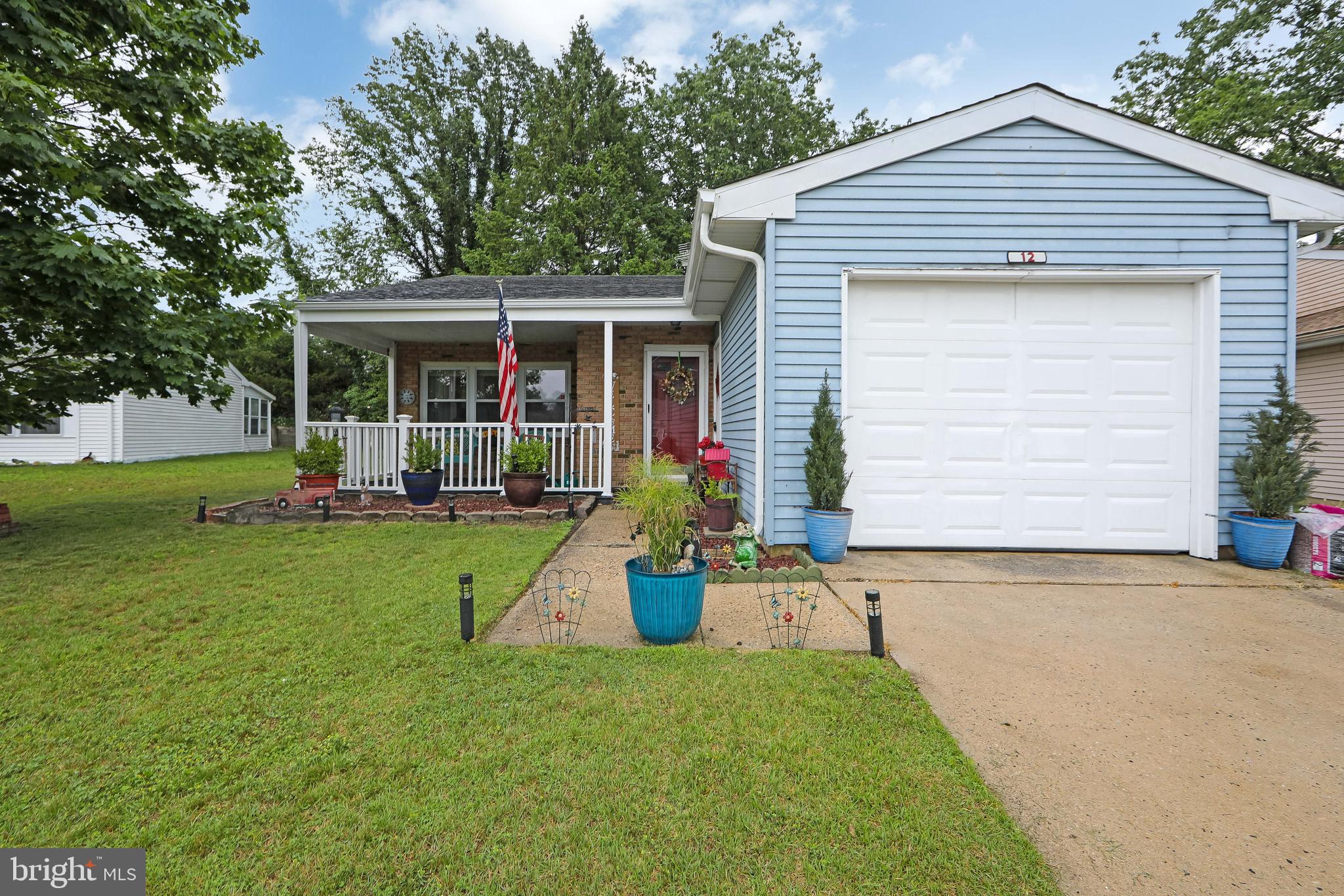 12 FARRINGTON COURT