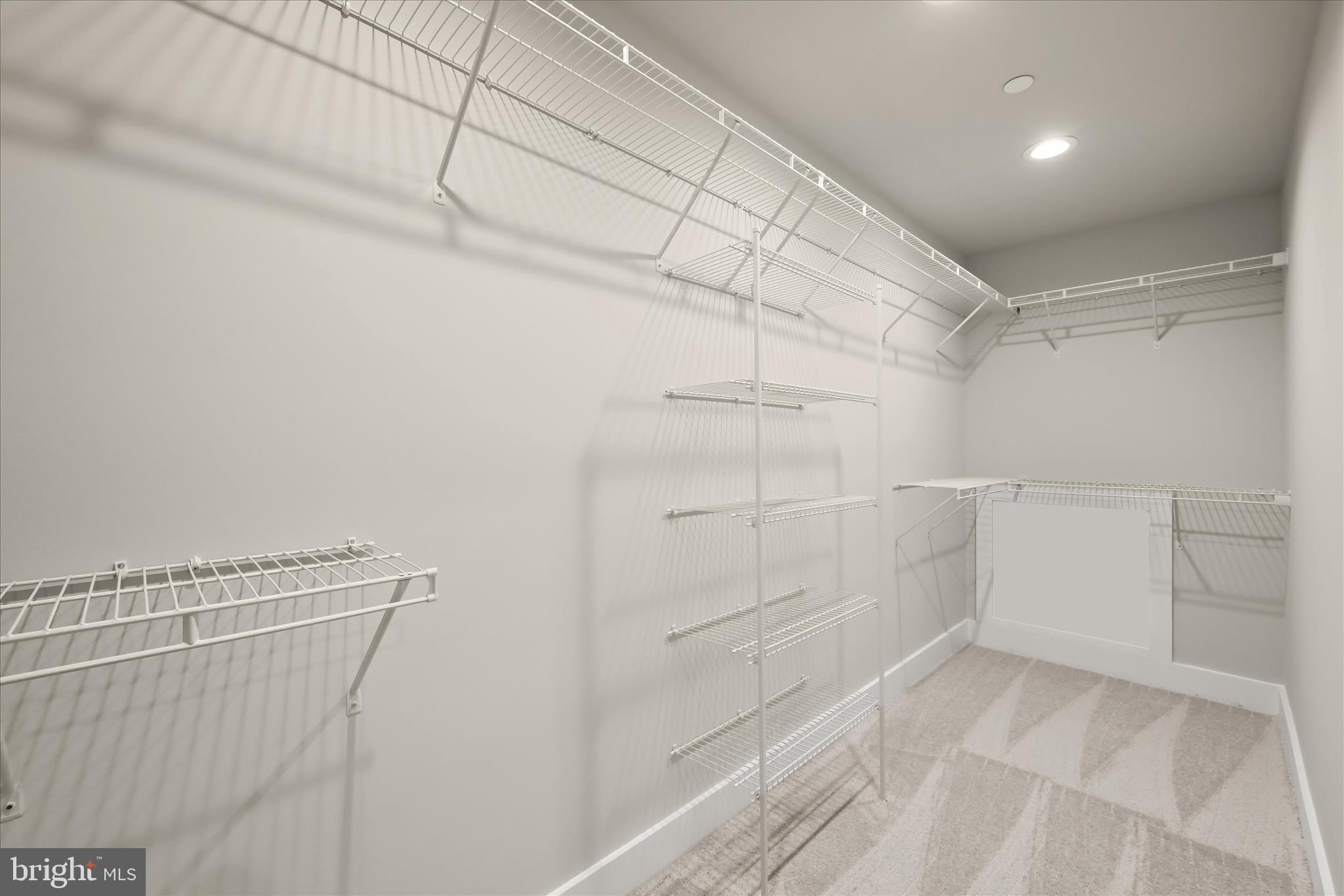 LIONS CROSSING - Residential