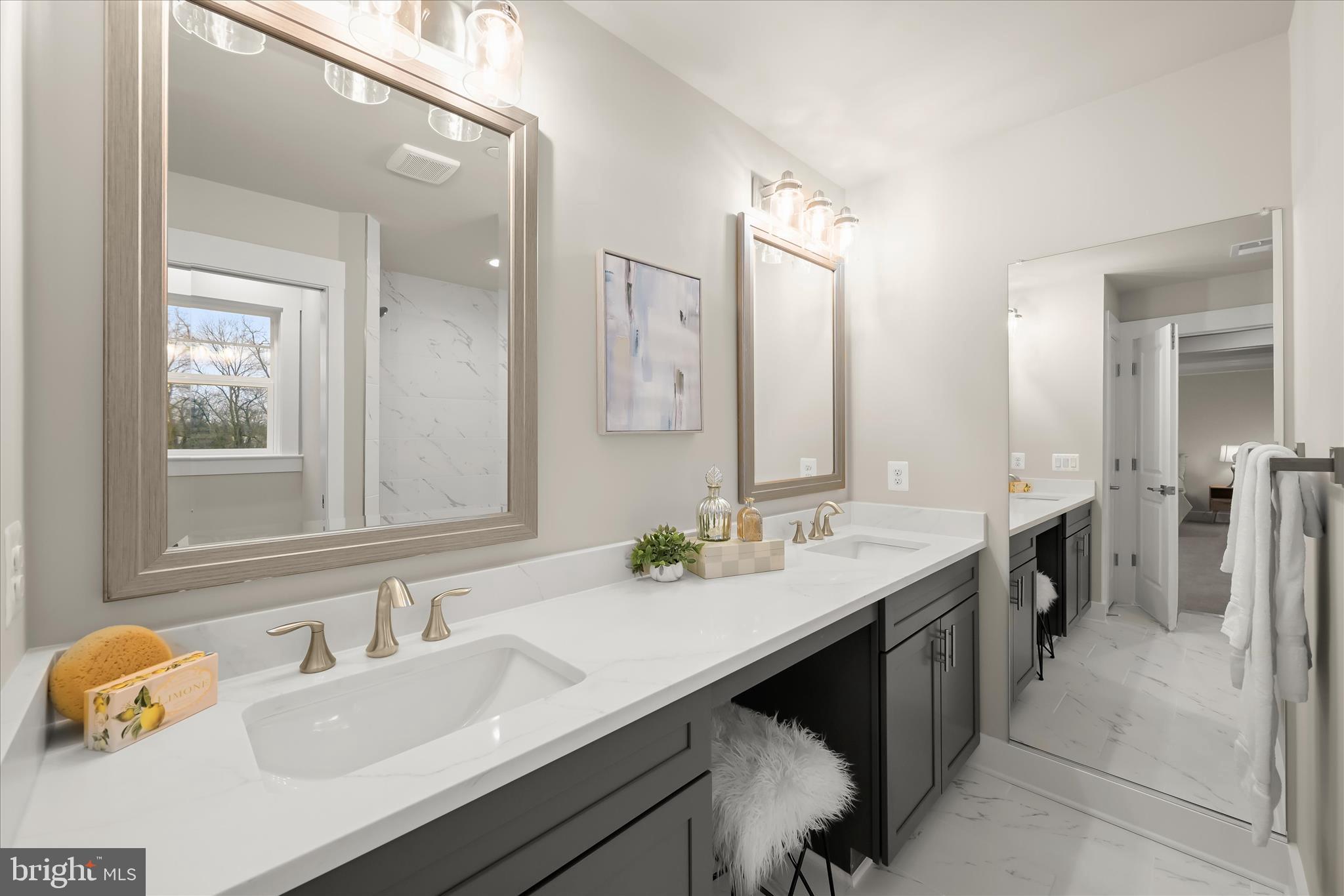 LIONS CROSSING - Residential