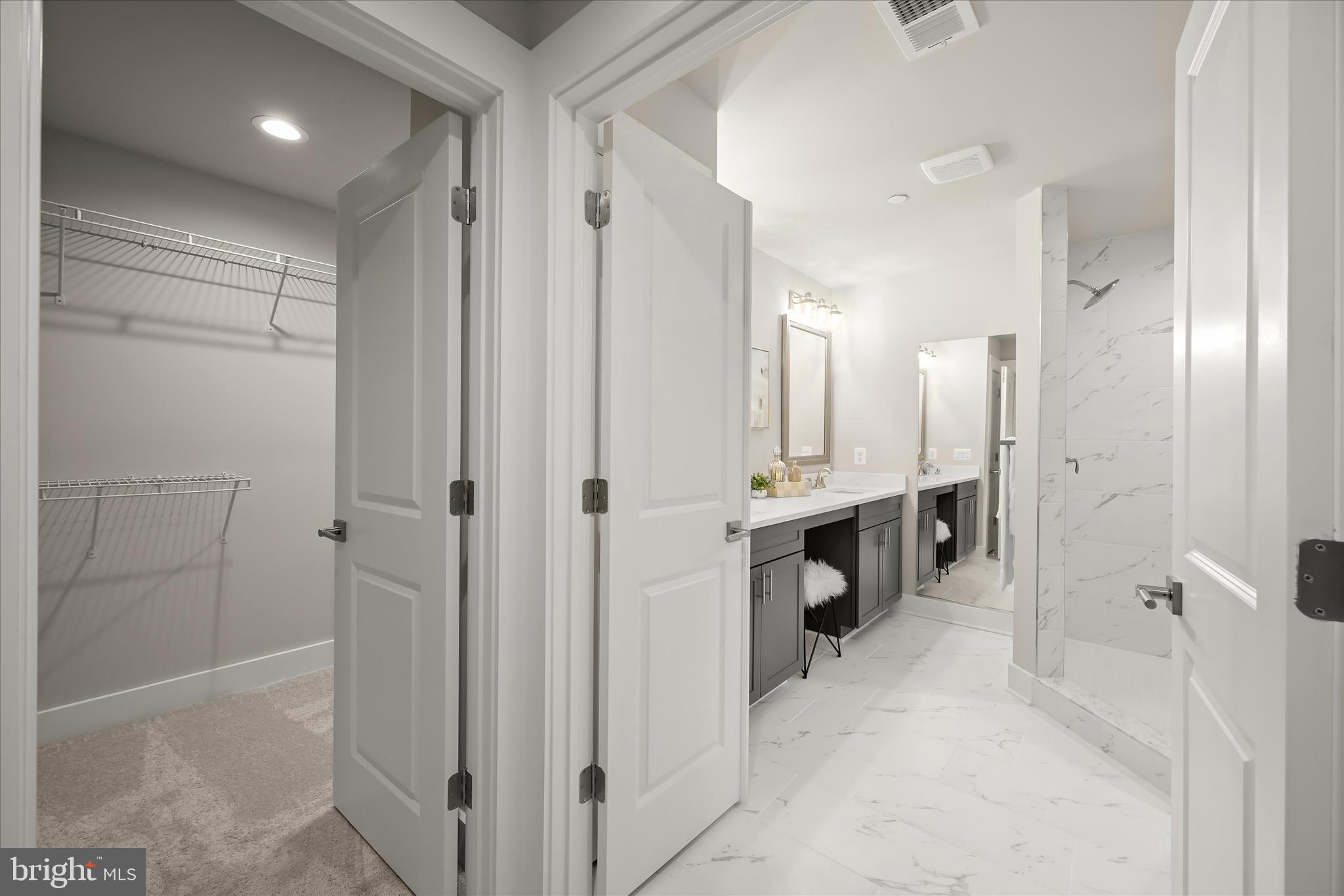 LIONS CROSSING - Residential