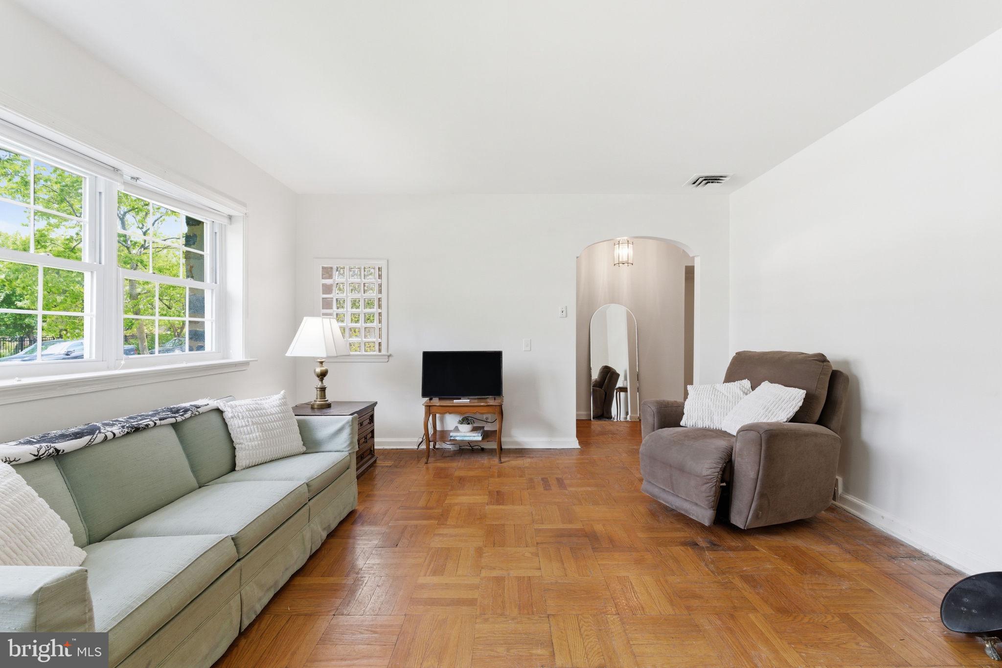 EAST FALLS - Residential