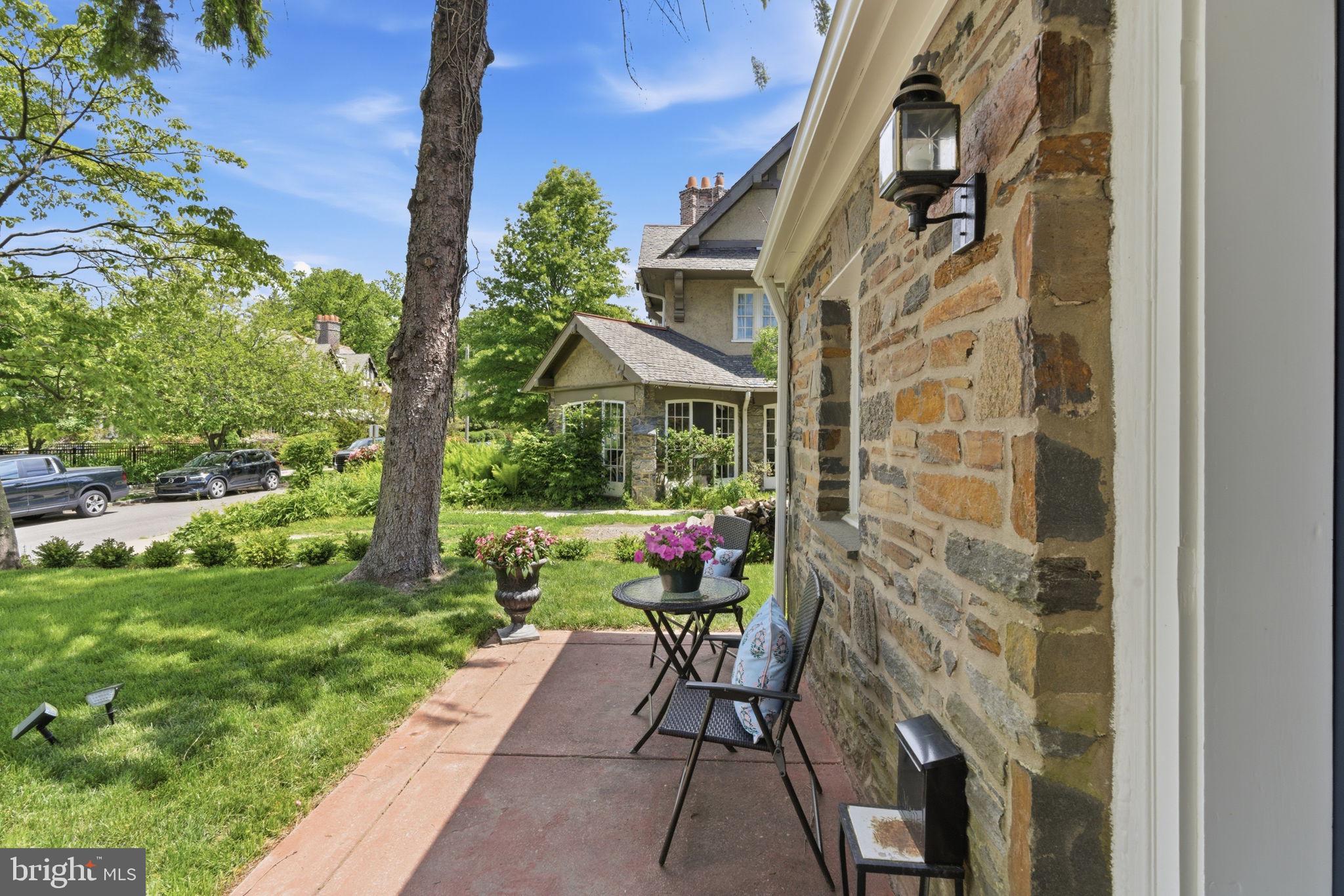 EAST FALLS - Residential