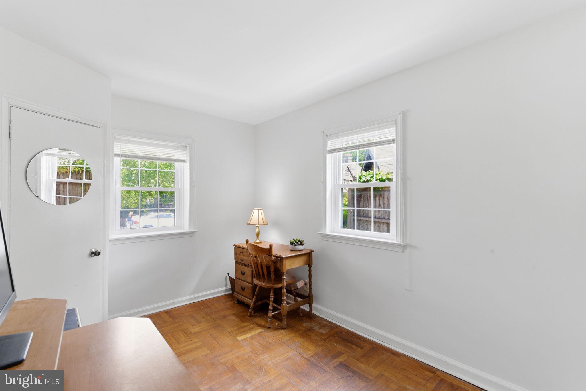 EAST FALLS - Residential