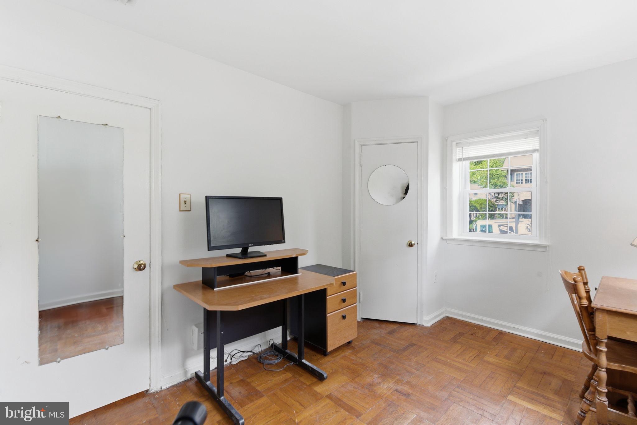 EAST FALLS - Residential