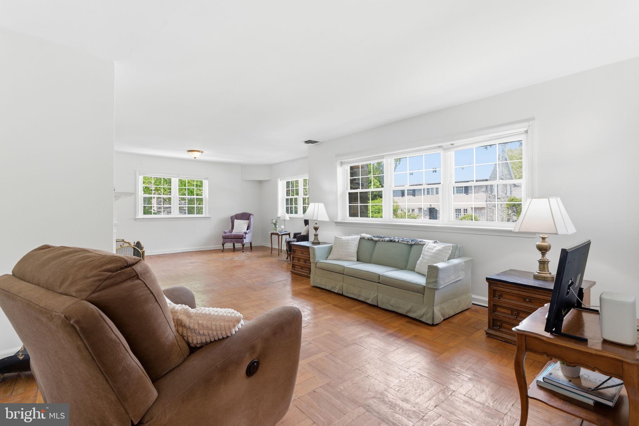 EAST FALLS - Residential