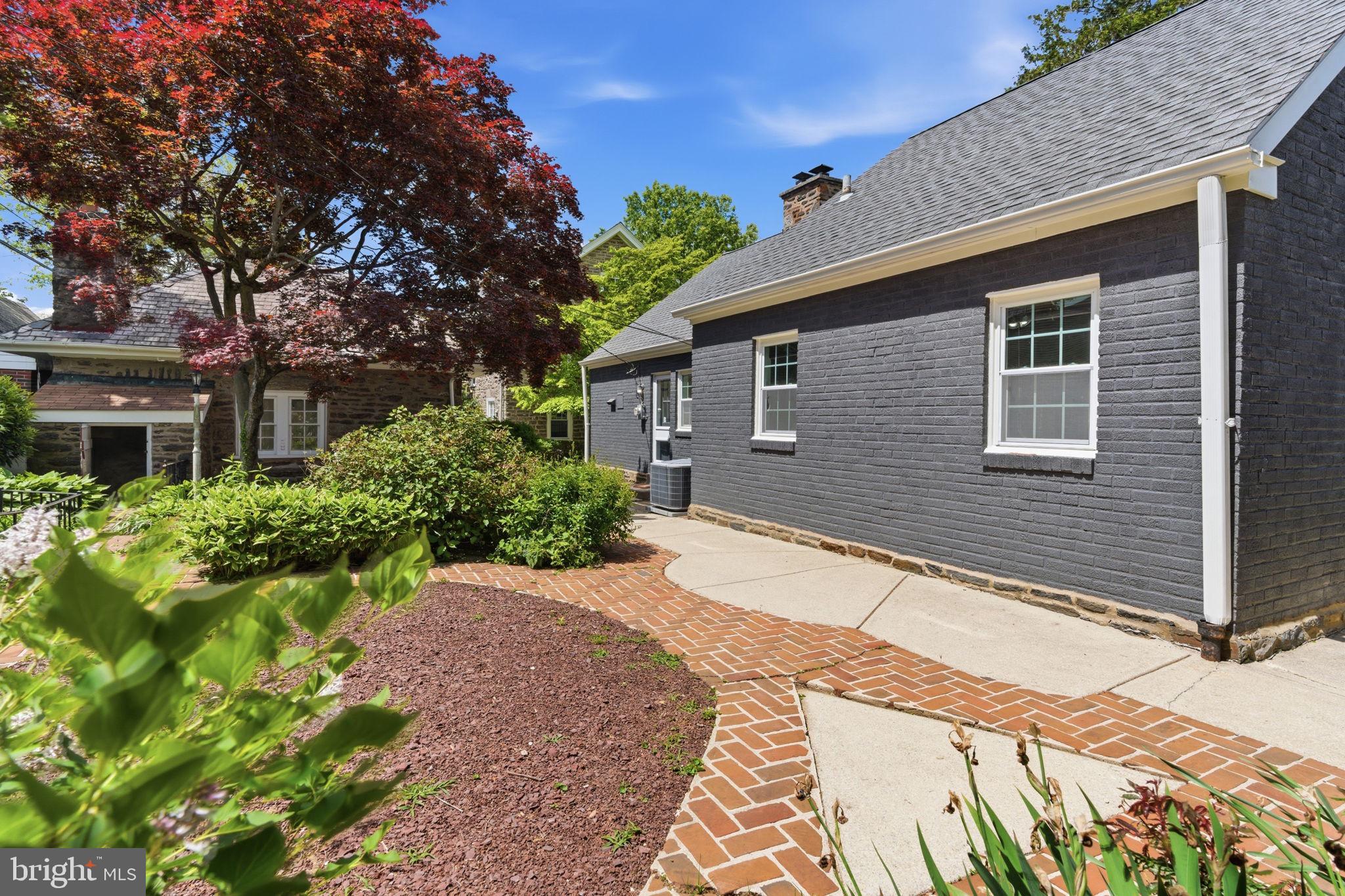EAST FALLS - Residential