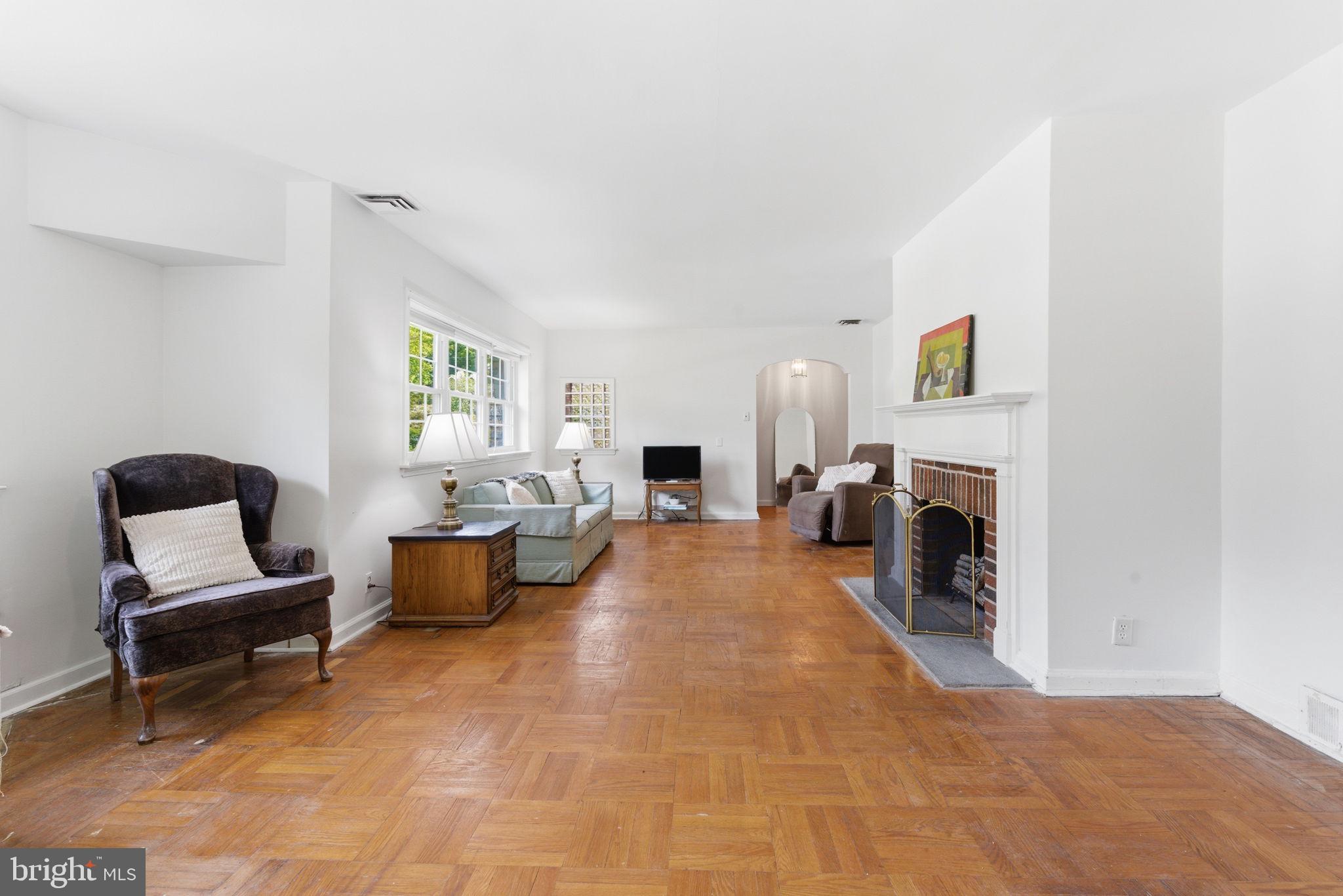 EAST FALLS - Residential