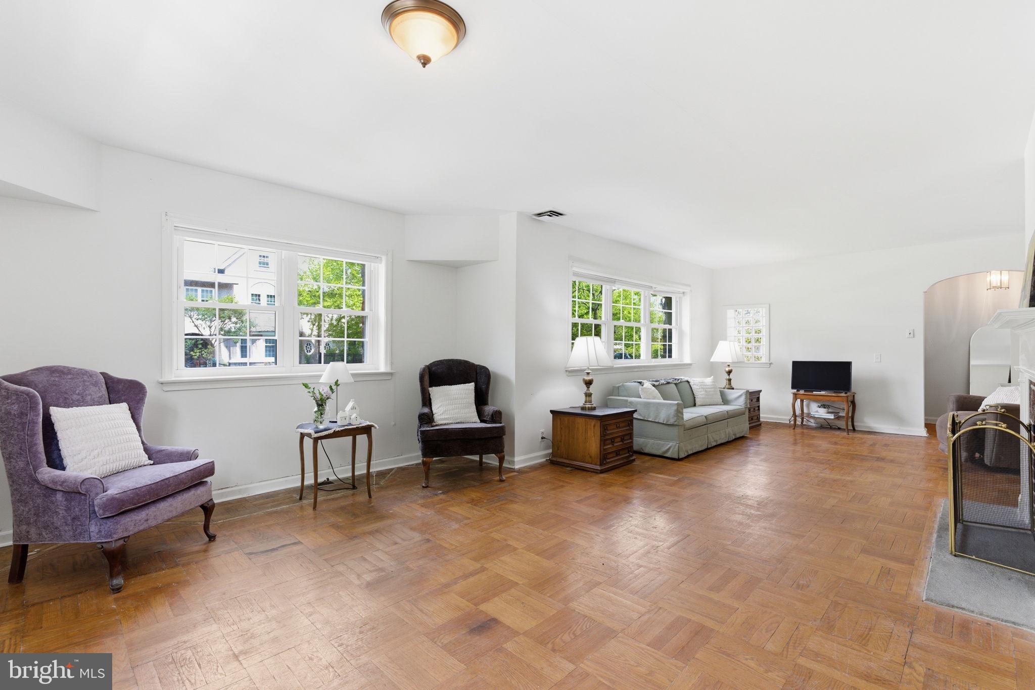 EAST FALLS - Residential