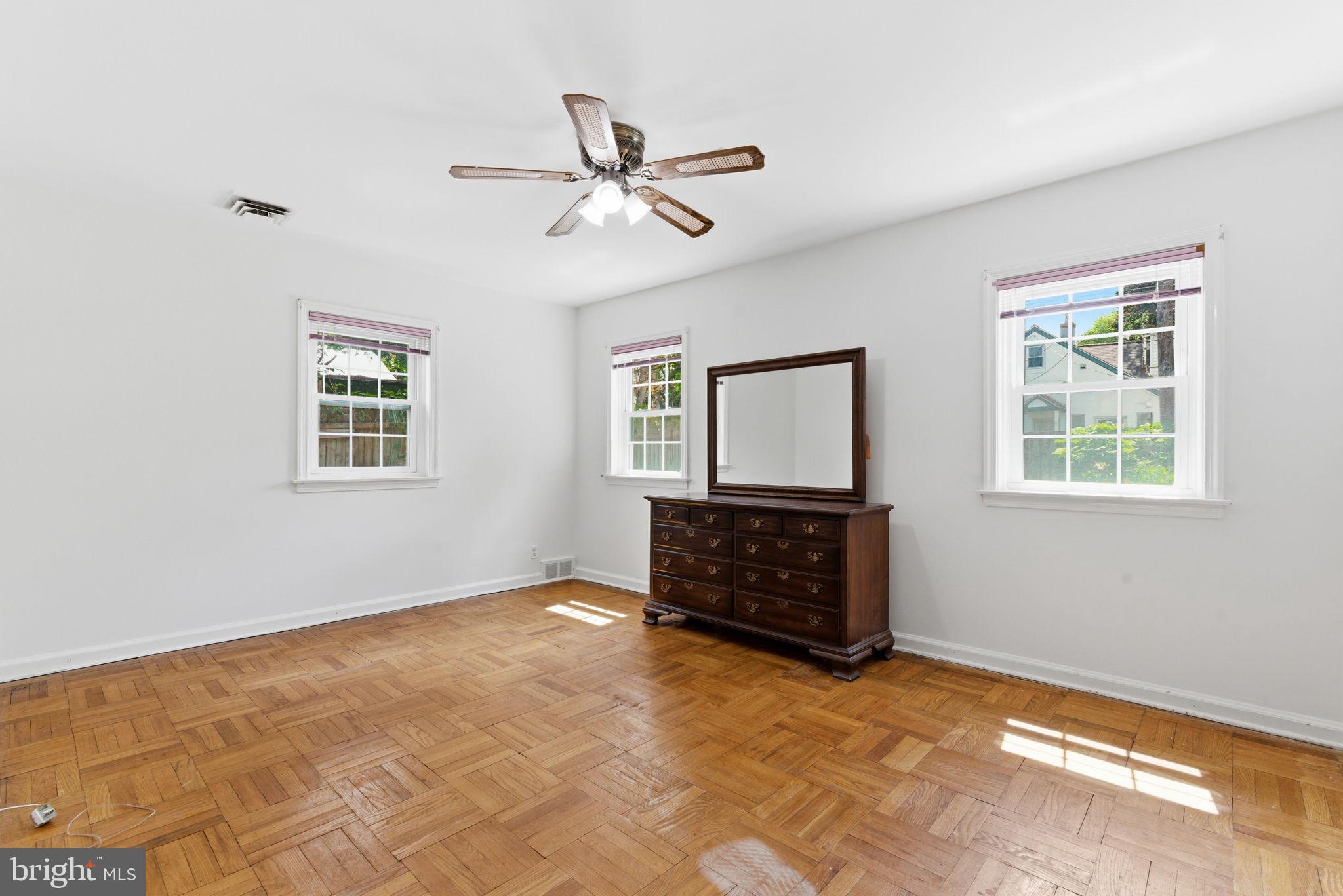 EAST FALLS - Residential