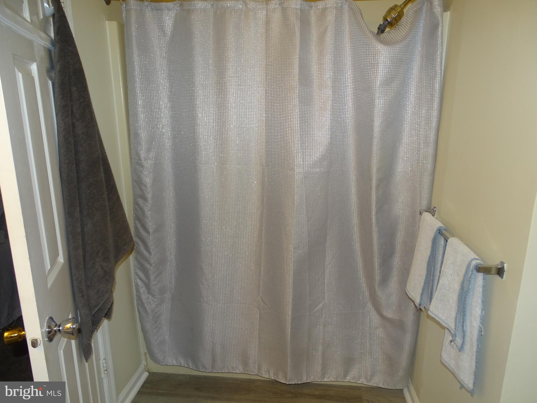 VILLAGE SHIRES - Residential Lease