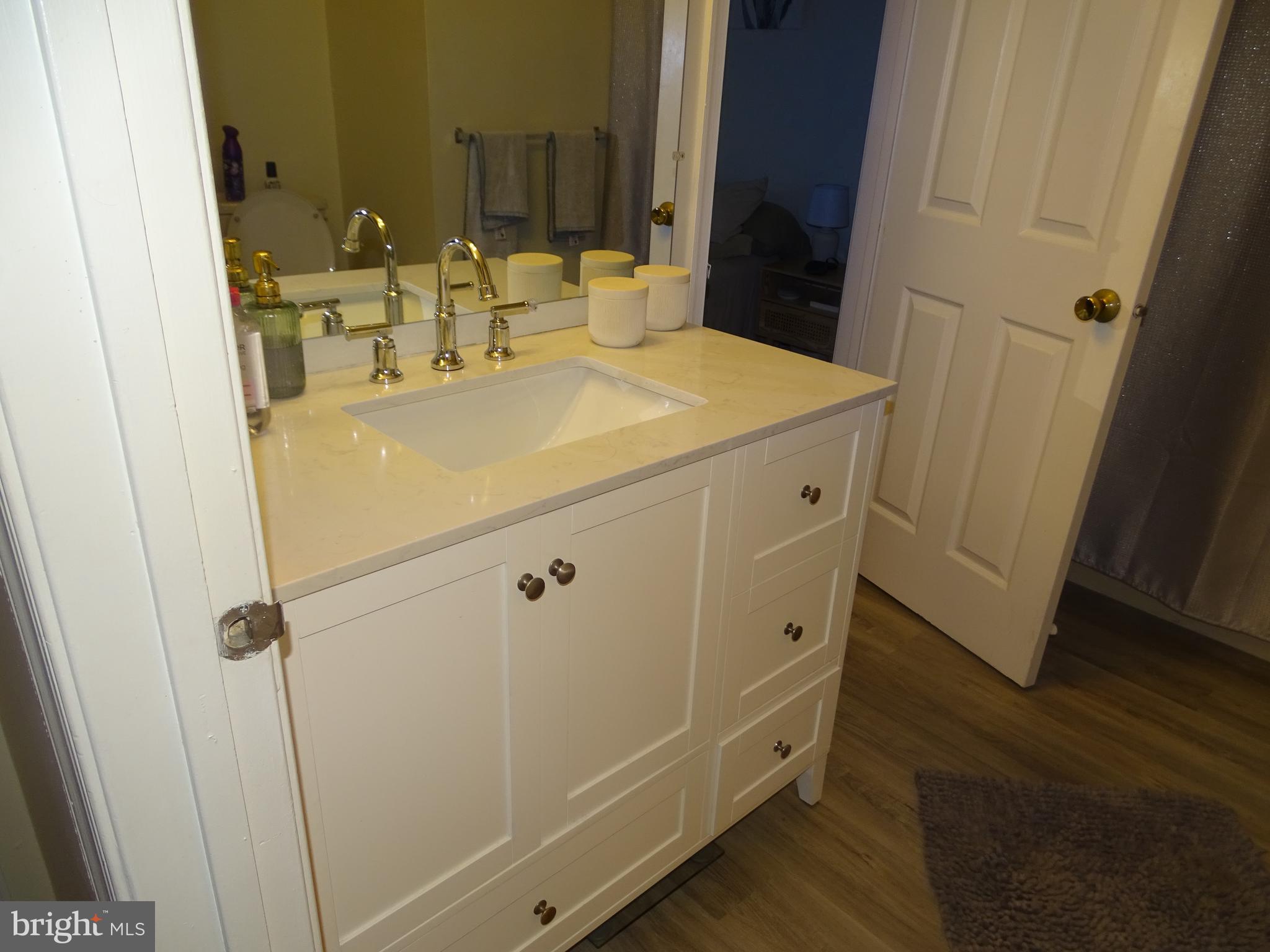 VILLAGE SHIRES - Residential Lease