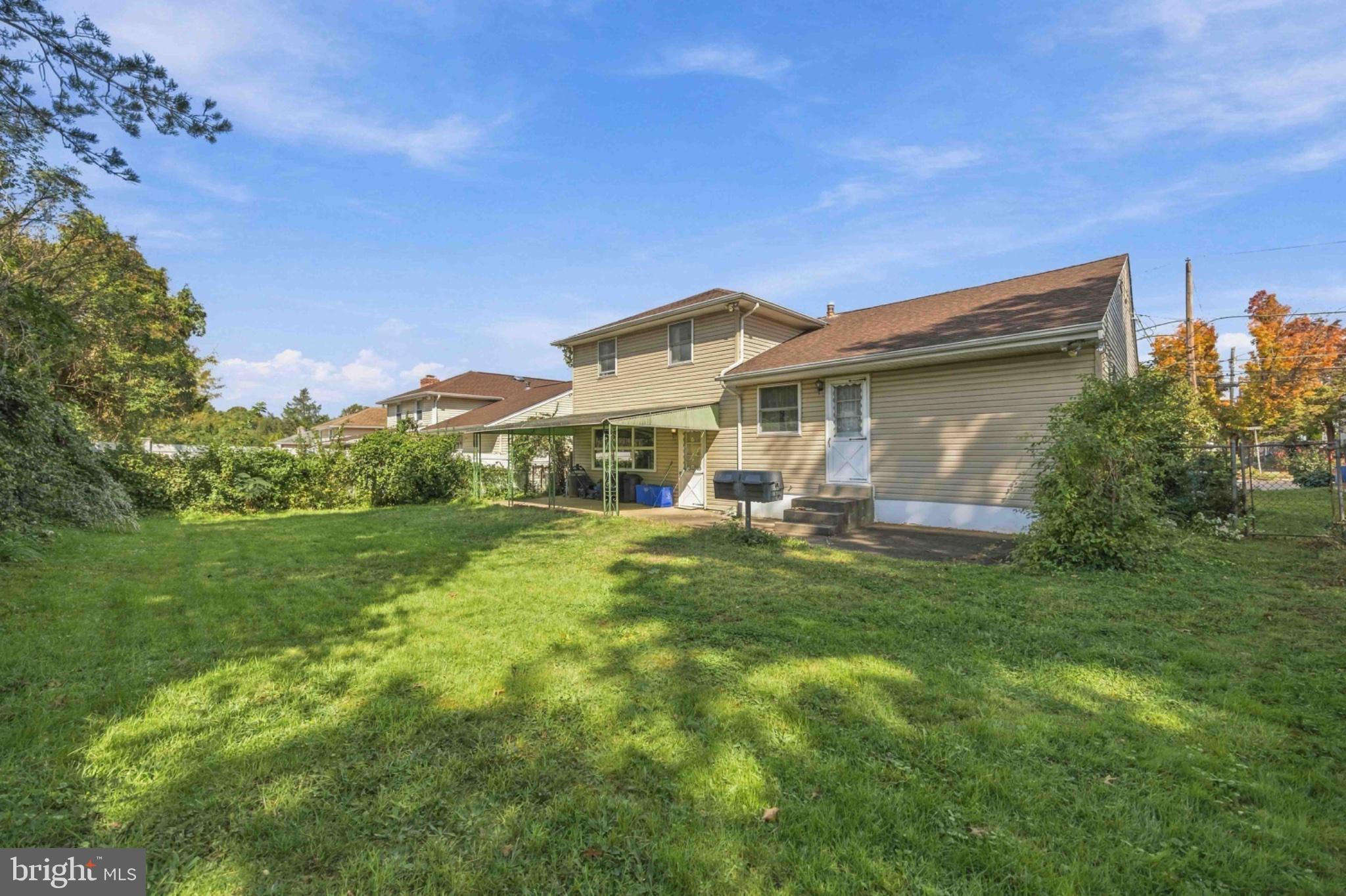 1116 HOWER LANE