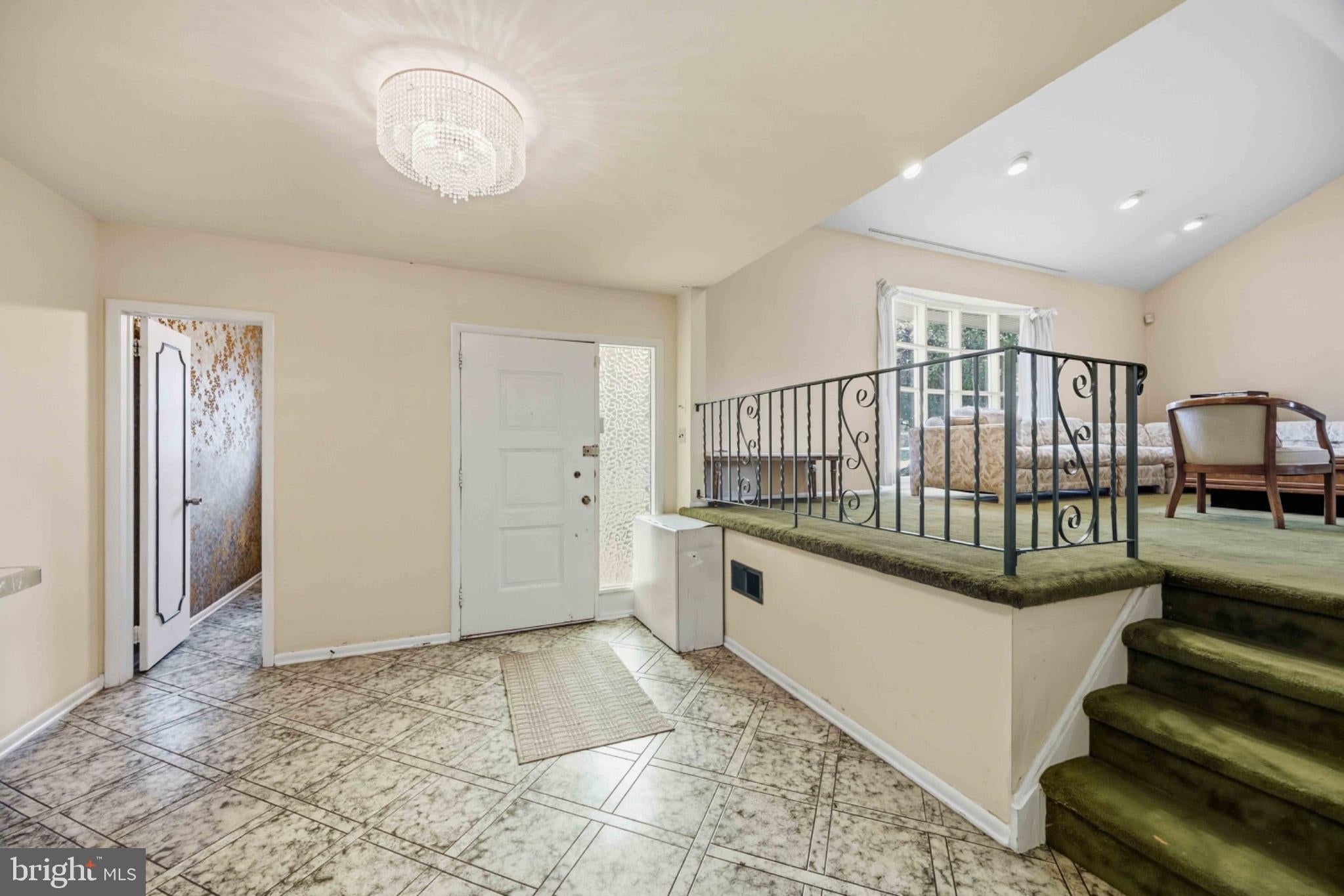 1116 HOWER LANE