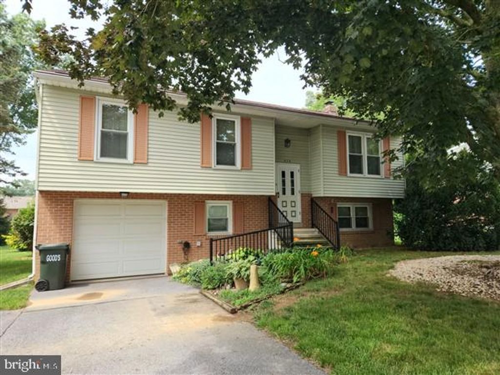 Photo of 438 ASHFORD DR, LANCASTER, PA 17601 (MLS # PALA2038574)