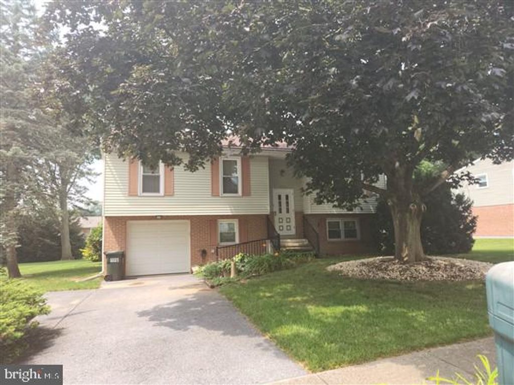 Photo of 438 ASHFORD DR, LANCASTER, PA 17601 (MLS # PALA2038574)