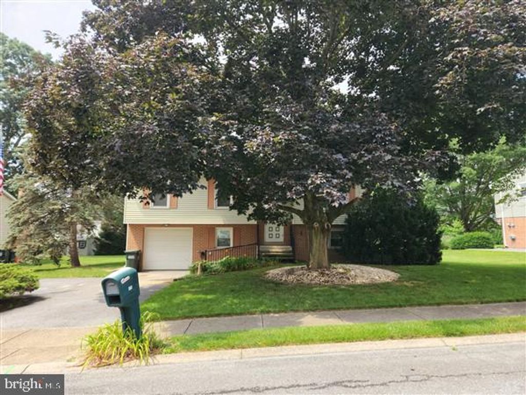 Photo of 438 ASHFORD DR, LANCASTER, PA 17601 (MLS # PALA2038574)