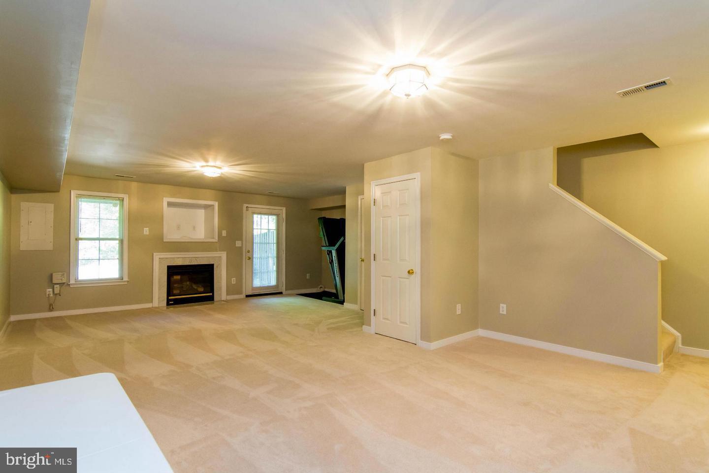 STONE RIVER - Residential Lease