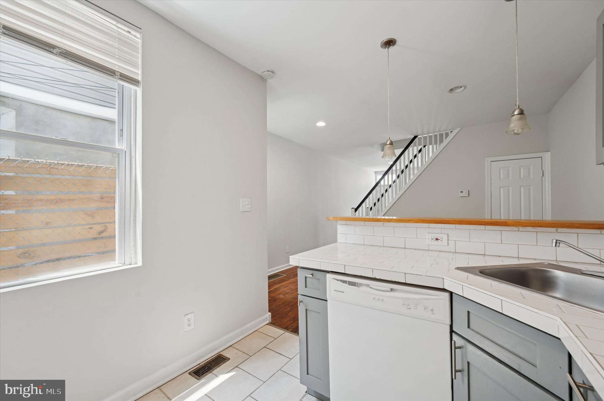 POINT BREEZE - Residential Lease