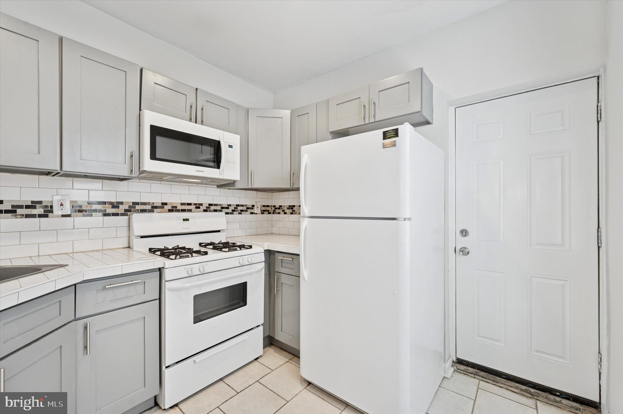 POINT BREEZE - Residential Lease