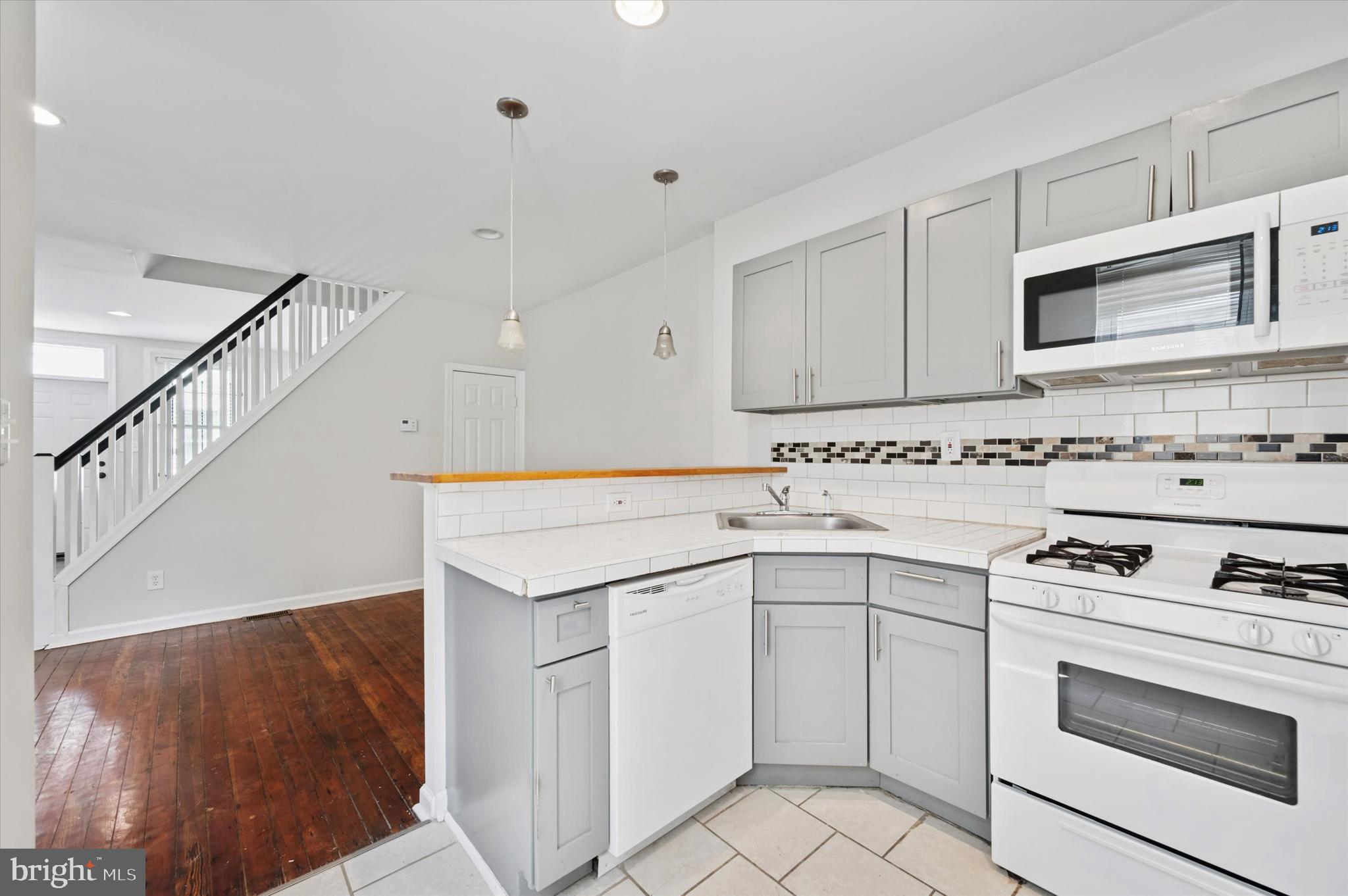 POINT BREEZE - Residential Lease