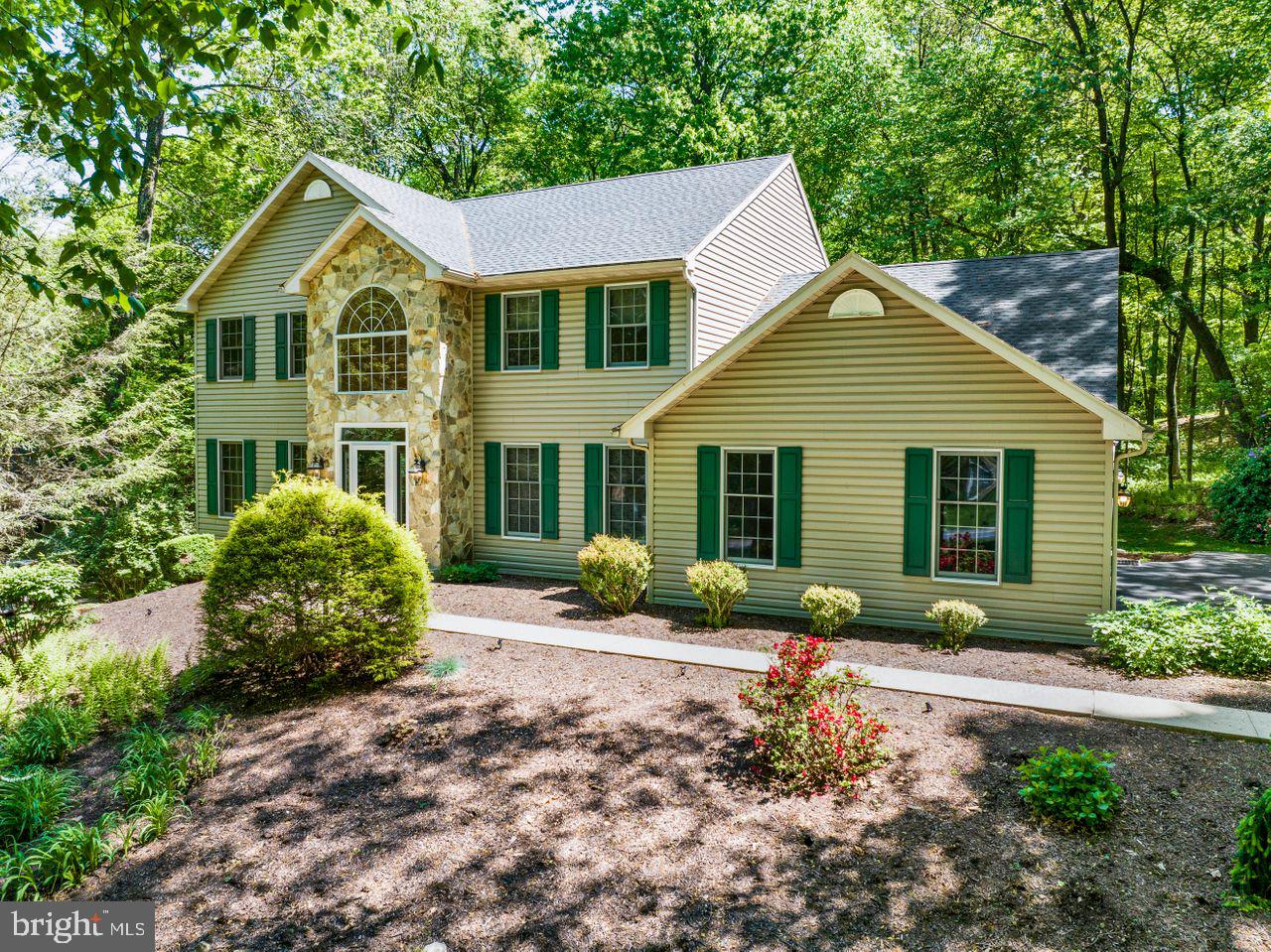 10 VISTA COURT