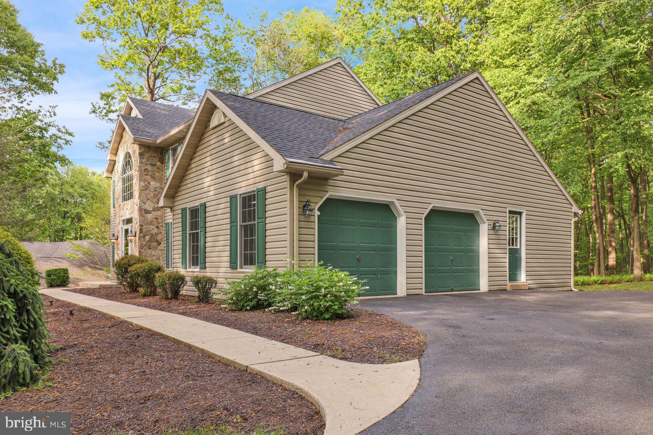 10 VISTA COURT