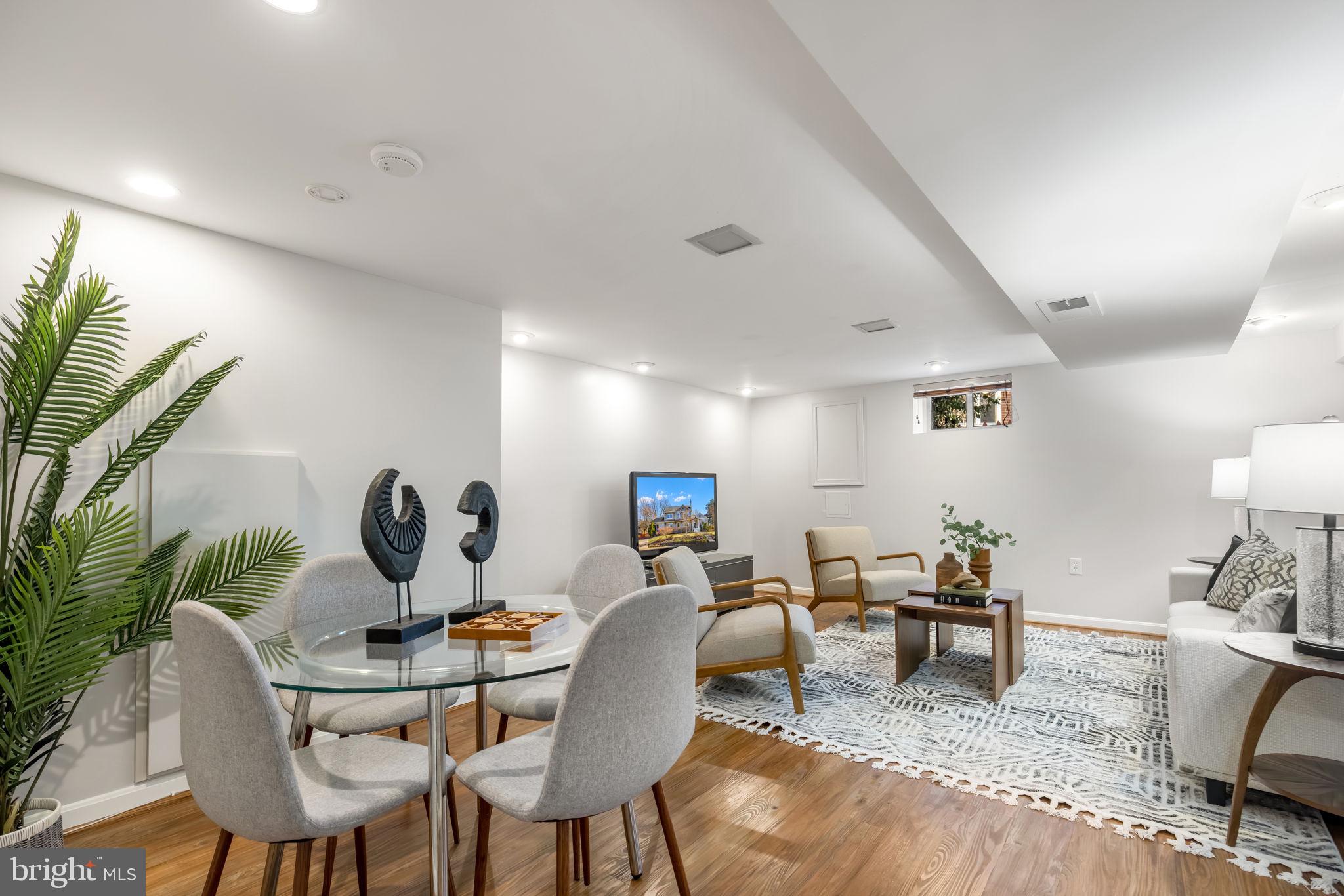 BERKSHIRE OAKWOOD - Residential