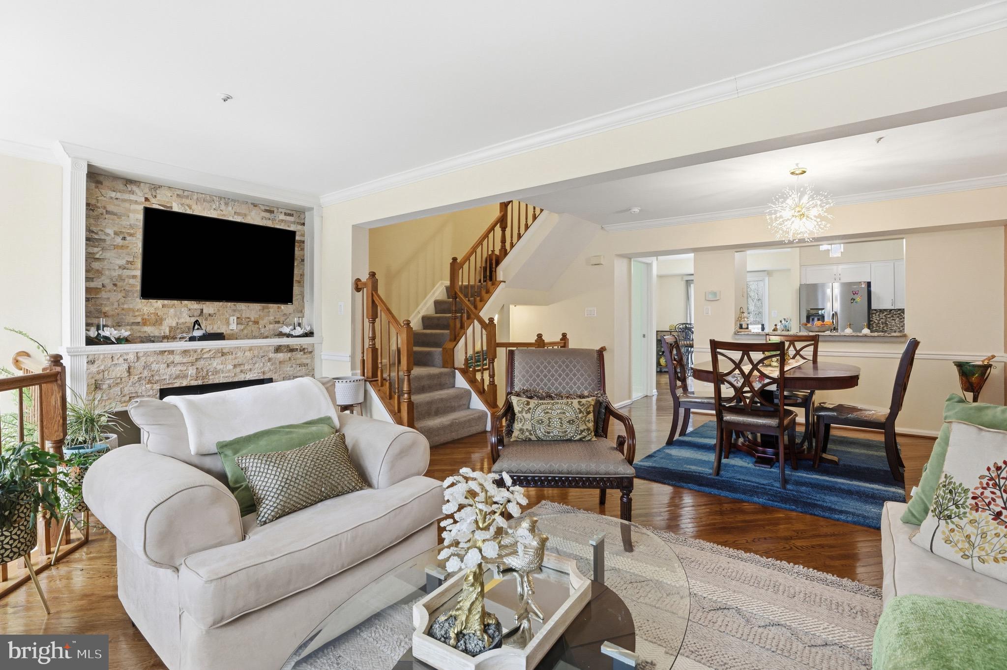 RUSSETT - Residential