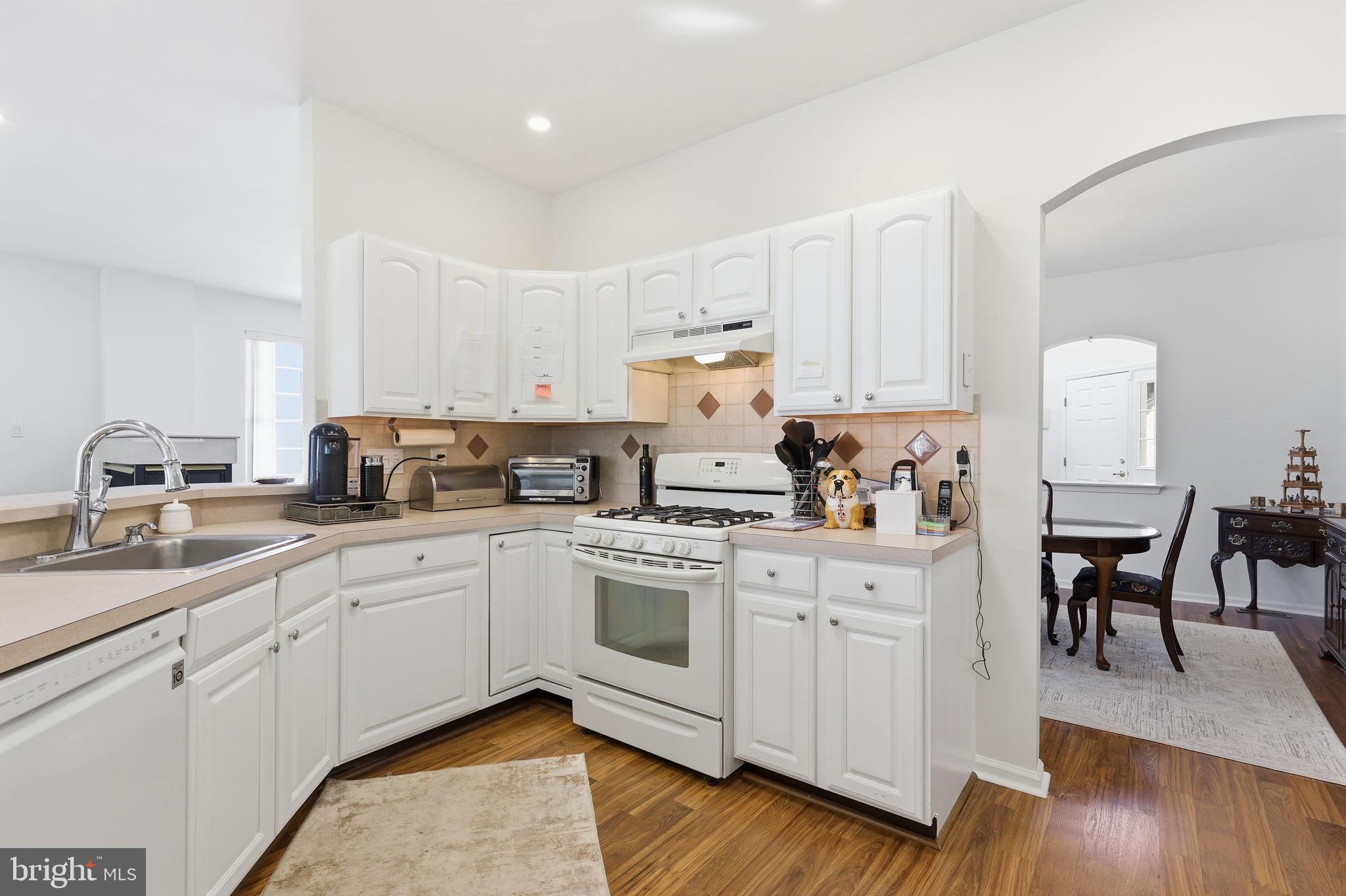 HERITAGE CR ESTS - Residential