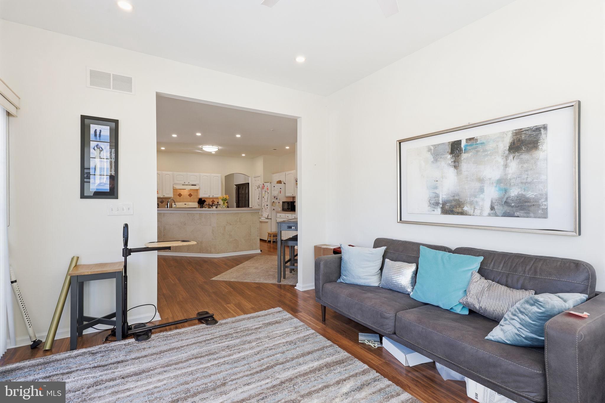 HERITAGE CR ESTS - Residential