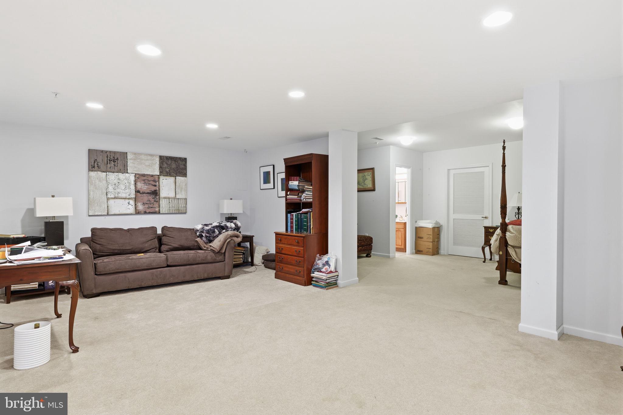 HERITAGE CR ESTS - Residential