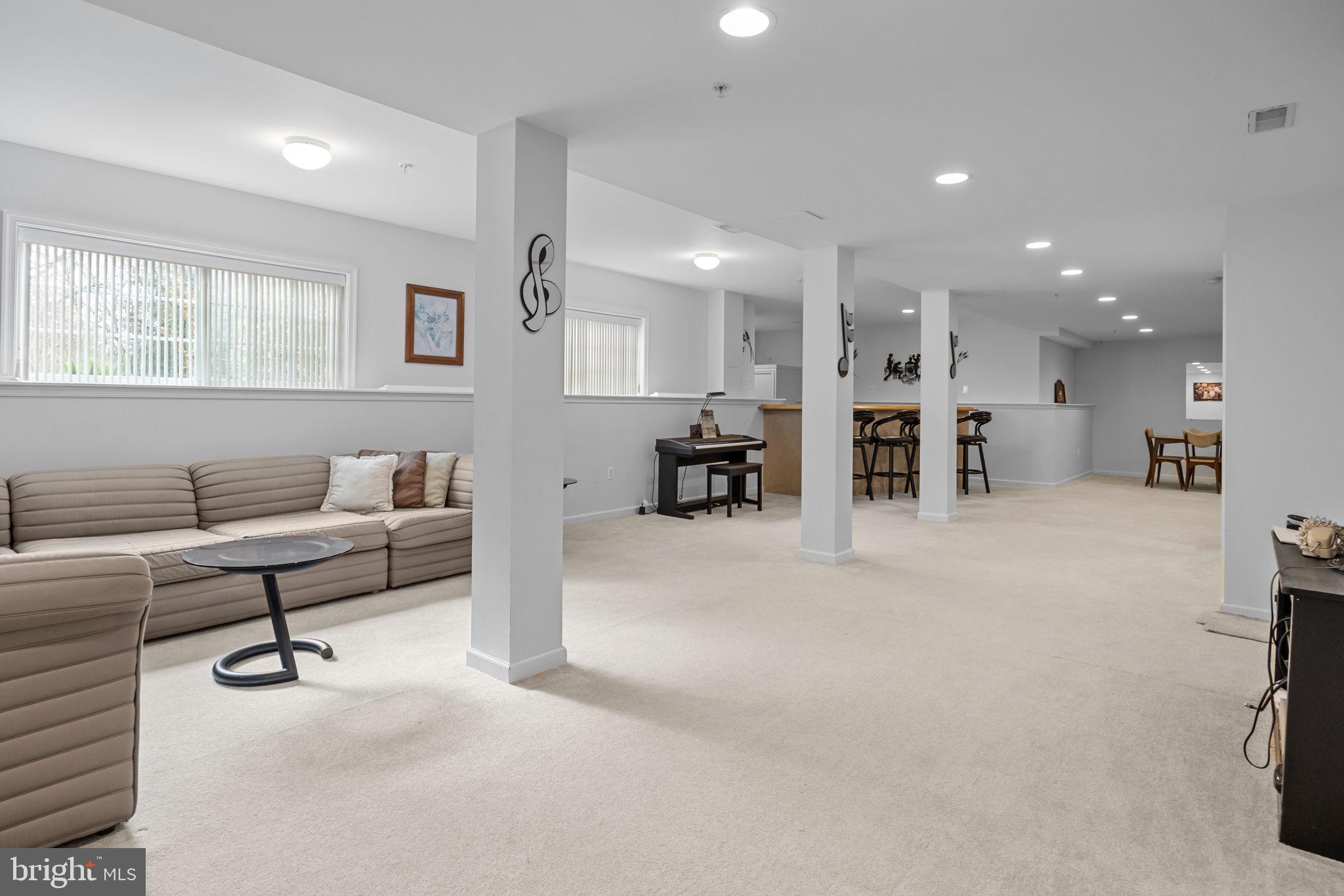 HERITAGE CR ESTS - Residential