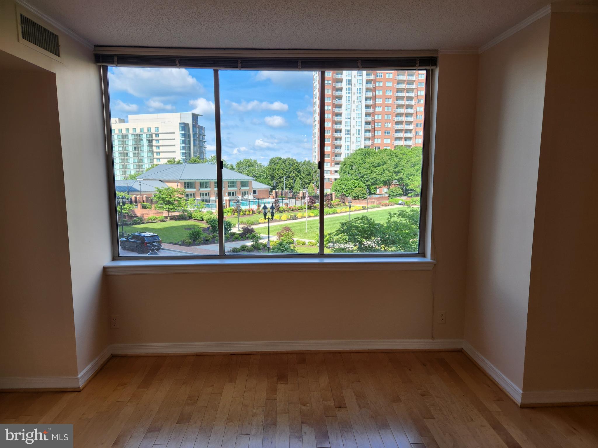 5809 NICHOLSON LANE 304