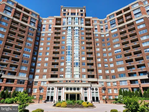 5809 Nicholson Lane Unit 304, Rockville, MD MLS: MDMC2213592