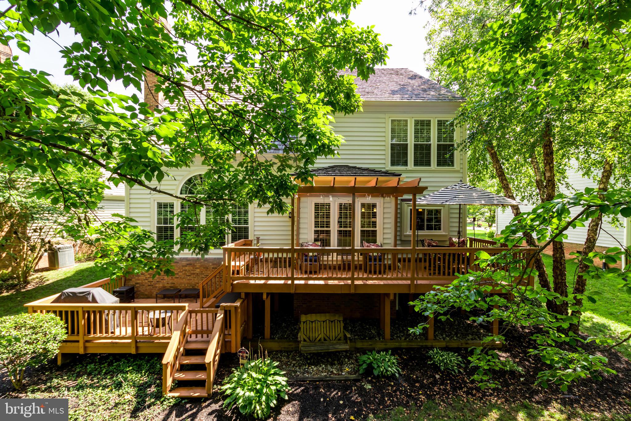 COURTHOUSE OAKS - Residential