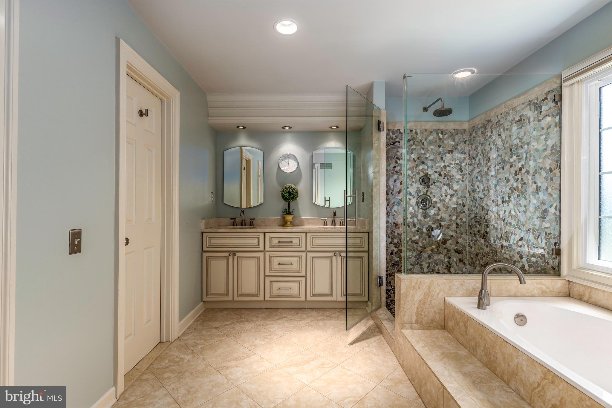 COURTHOUSE OAKS - Residential