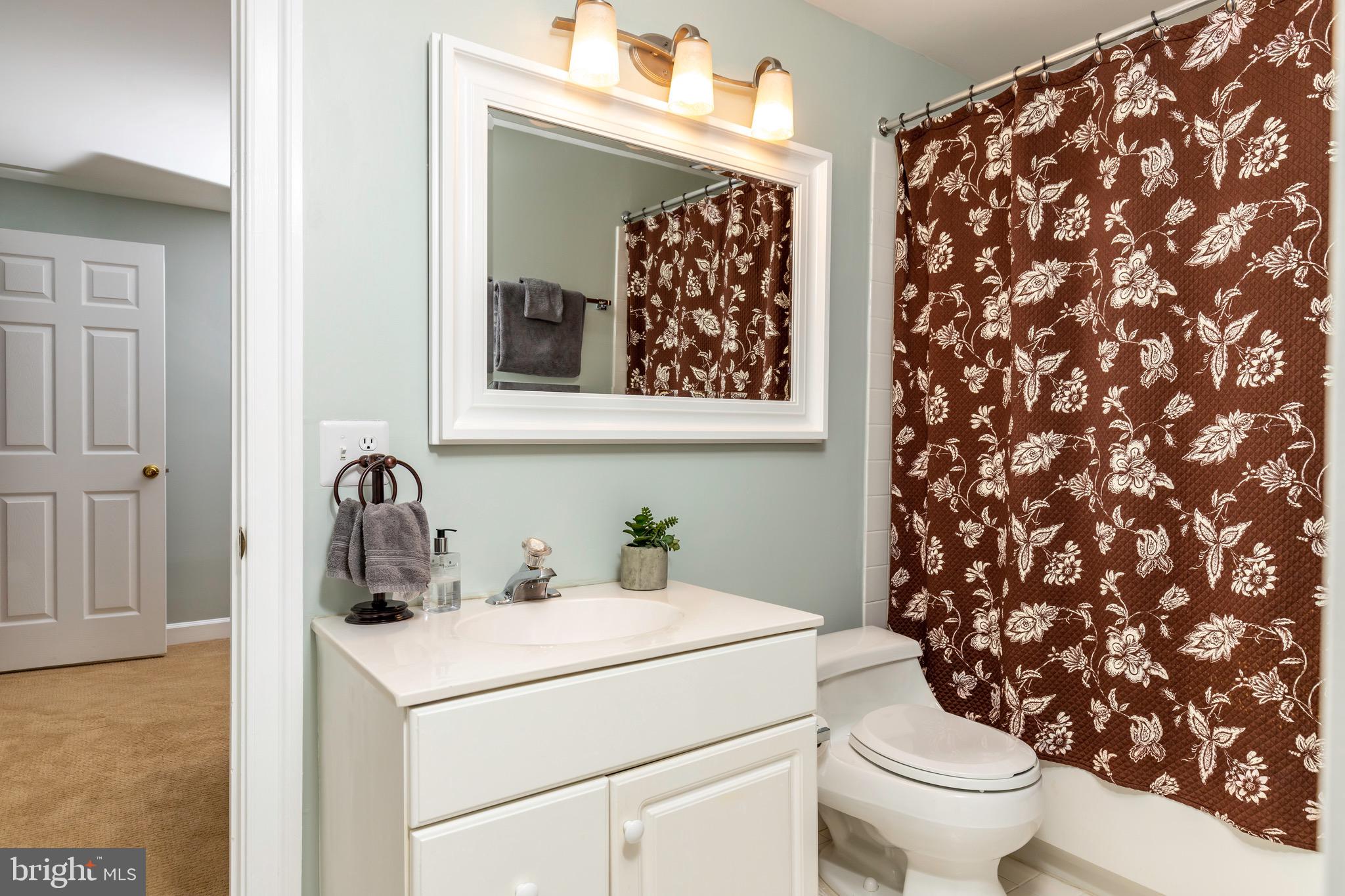 COURTHOUSE OAKS - Residential