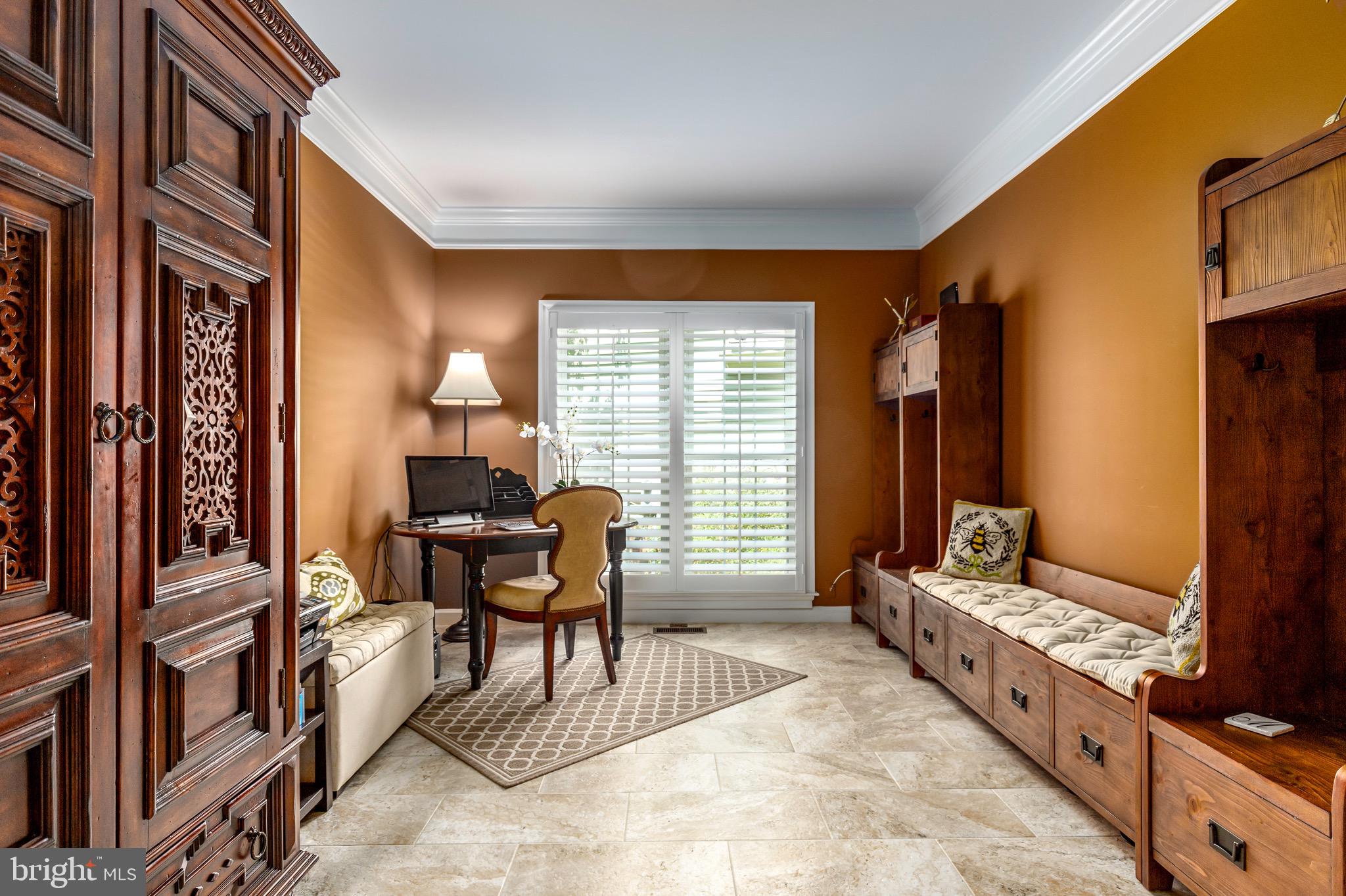 COURTHOUSE OAKS - Residential