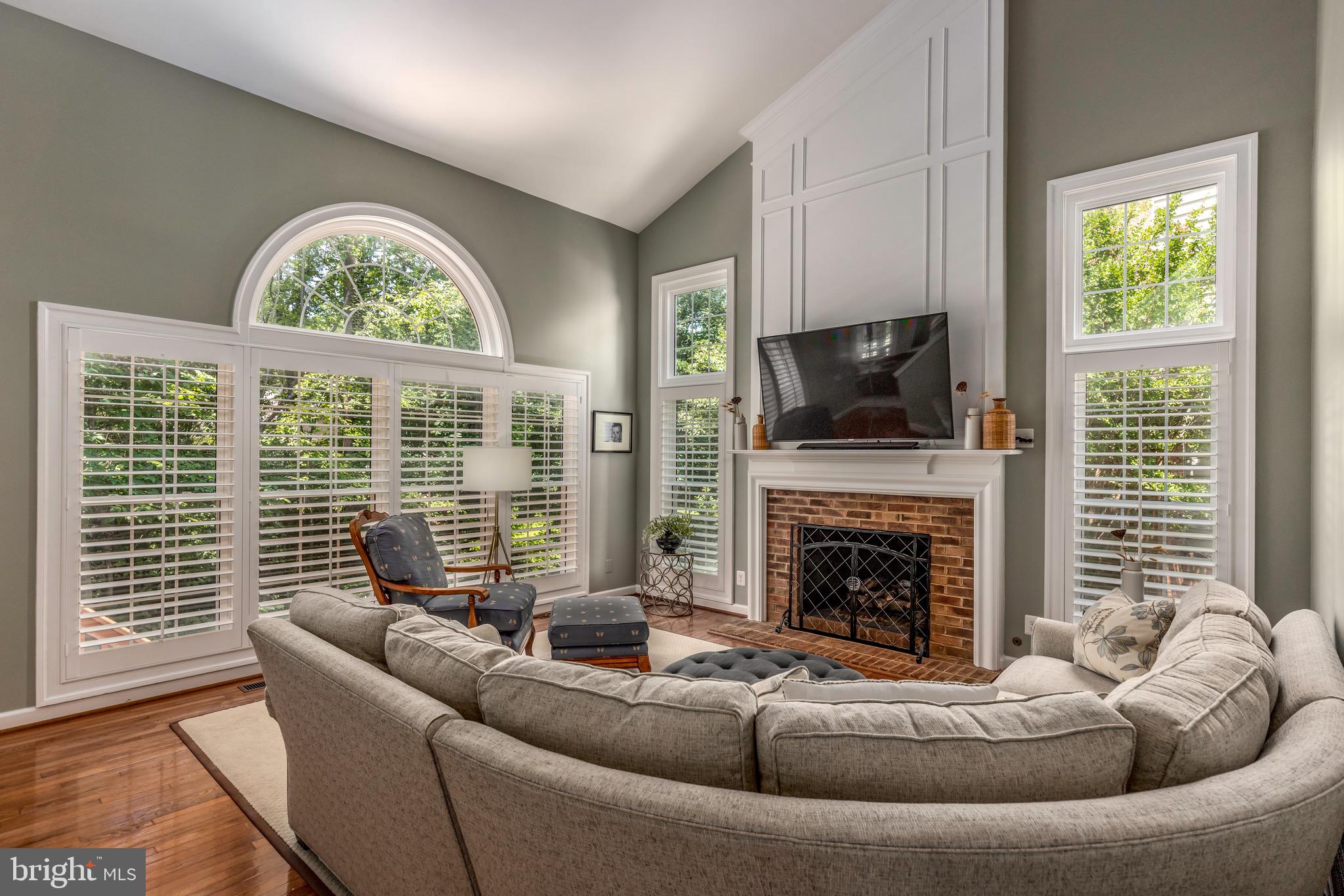 COURTHOUSE OAKS - Residential