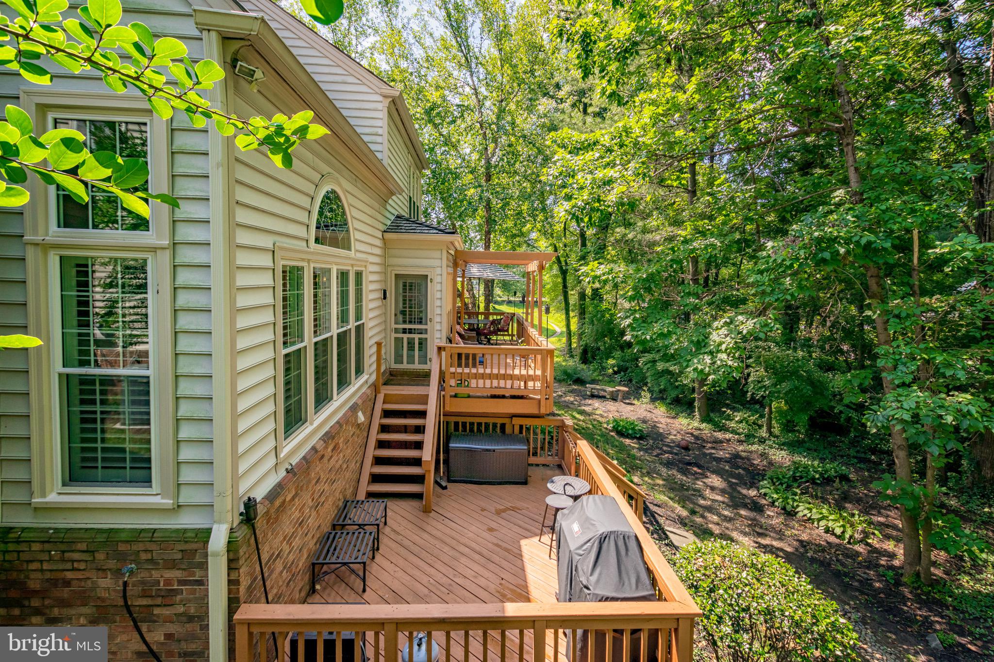 COURTHOUSE OAKS - Residential