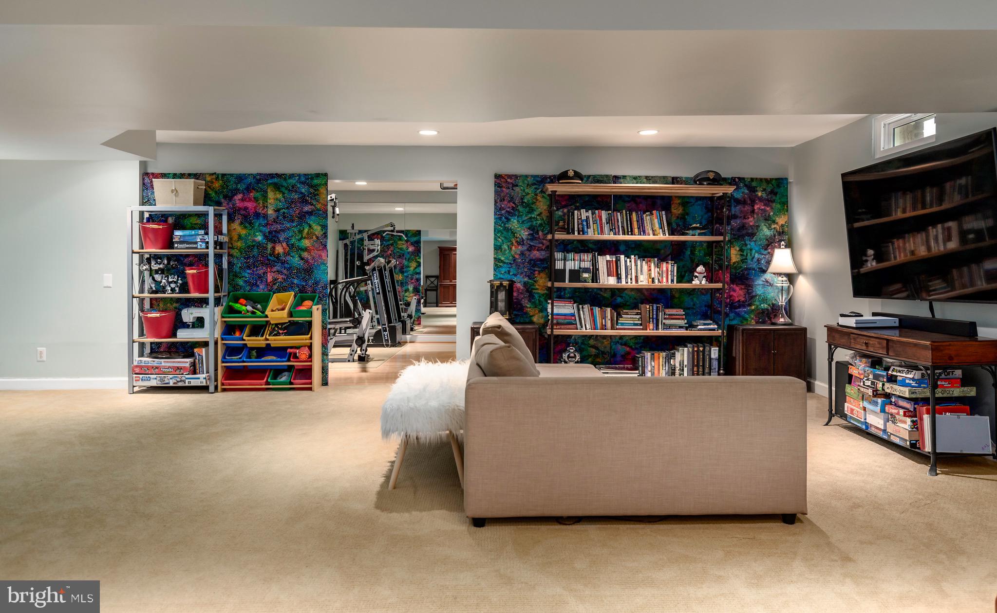 COURTHOUSE OAKS - Residential