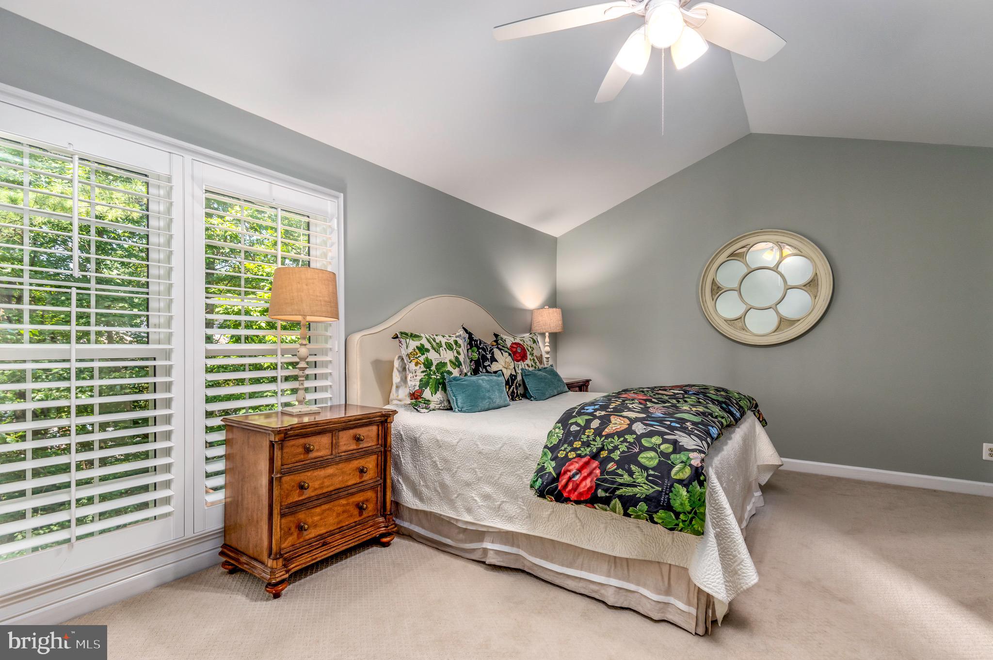 COURTHOUSE OAKS - Residential