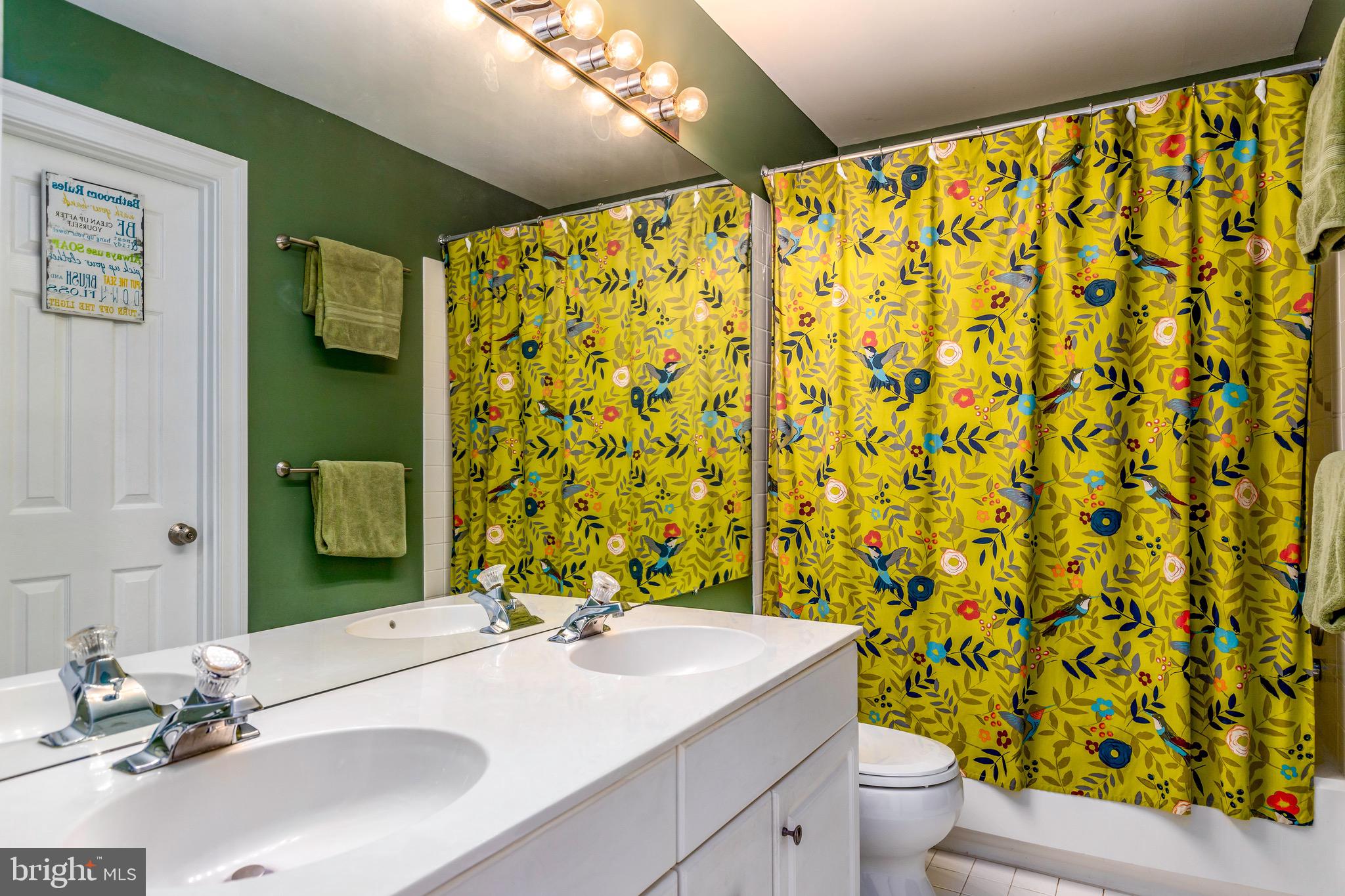 COURTHOUSE OAKS - Residential