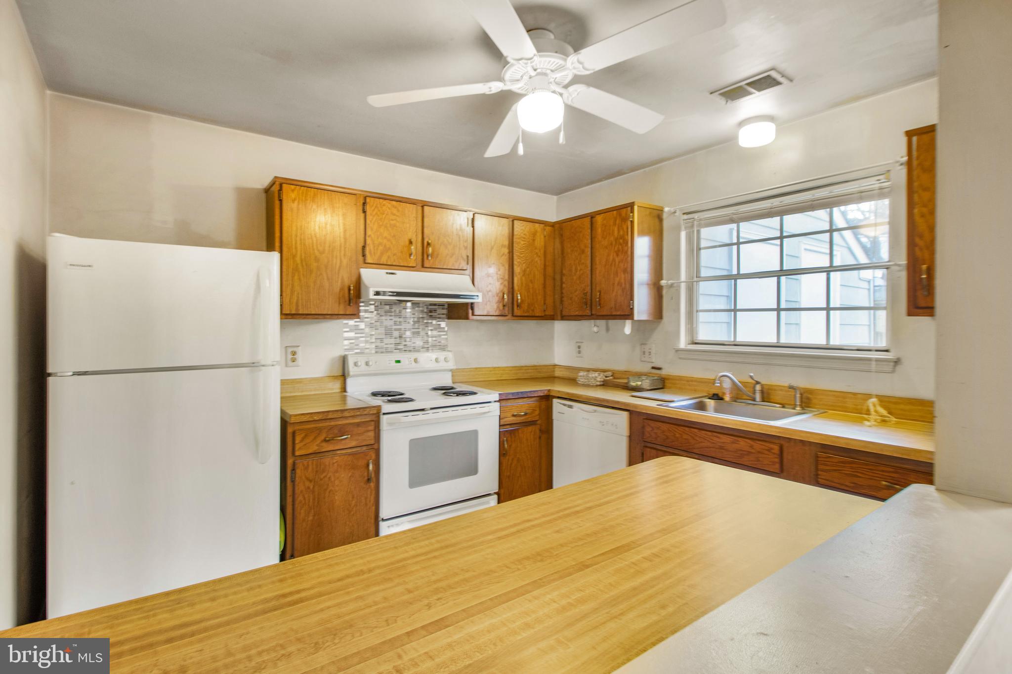 LAKE VILLAGE MANOR - Residential