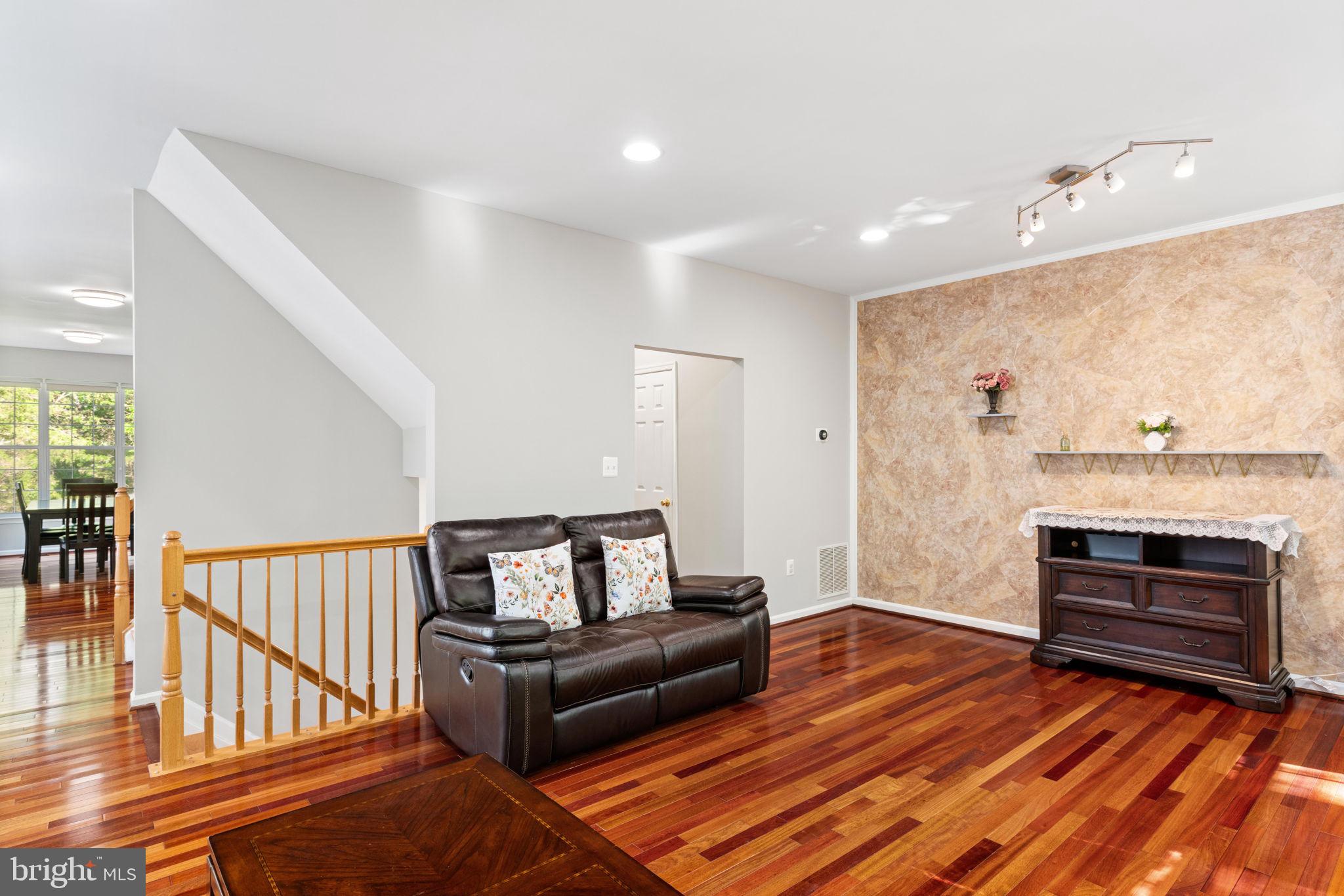 BROADLANDS - Residential